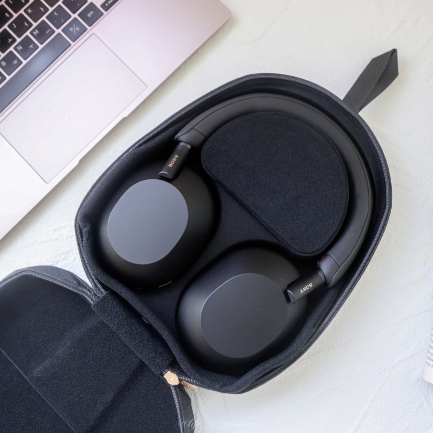 Sony WH-1000XM5 Black (Sony Korea Ver.) 착용 스타일