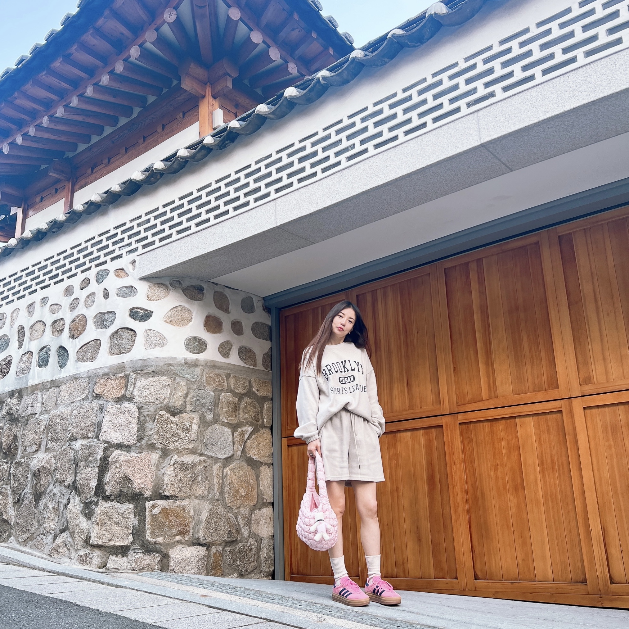 COS Quilted Mini Bag Pink, [KREAM 단독] Monamhee Creami Keyring Cream 착용 스타일