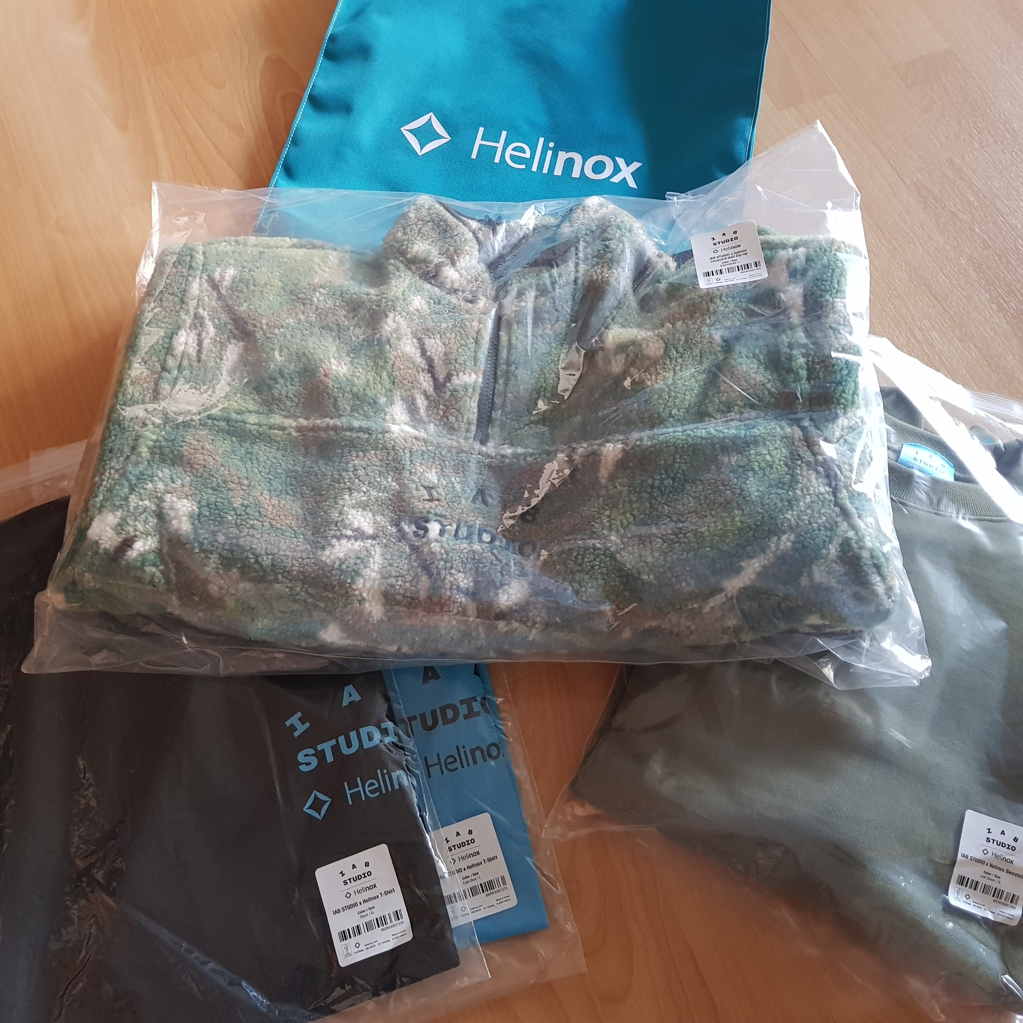 IAB Studio x Helinox Jacquard Half Zip-Up Bukhansan, IAB Studio x Helinox Sweatshirt Leaf Green 착용 스타일 - 2
