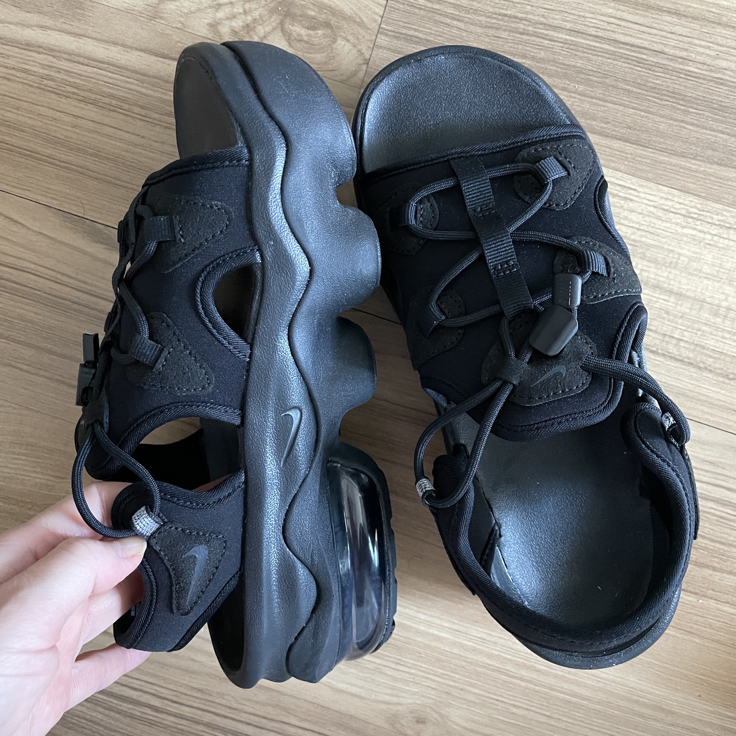 (W) Nike Air Max Koko Sandal Black 착용 스타일 - 2