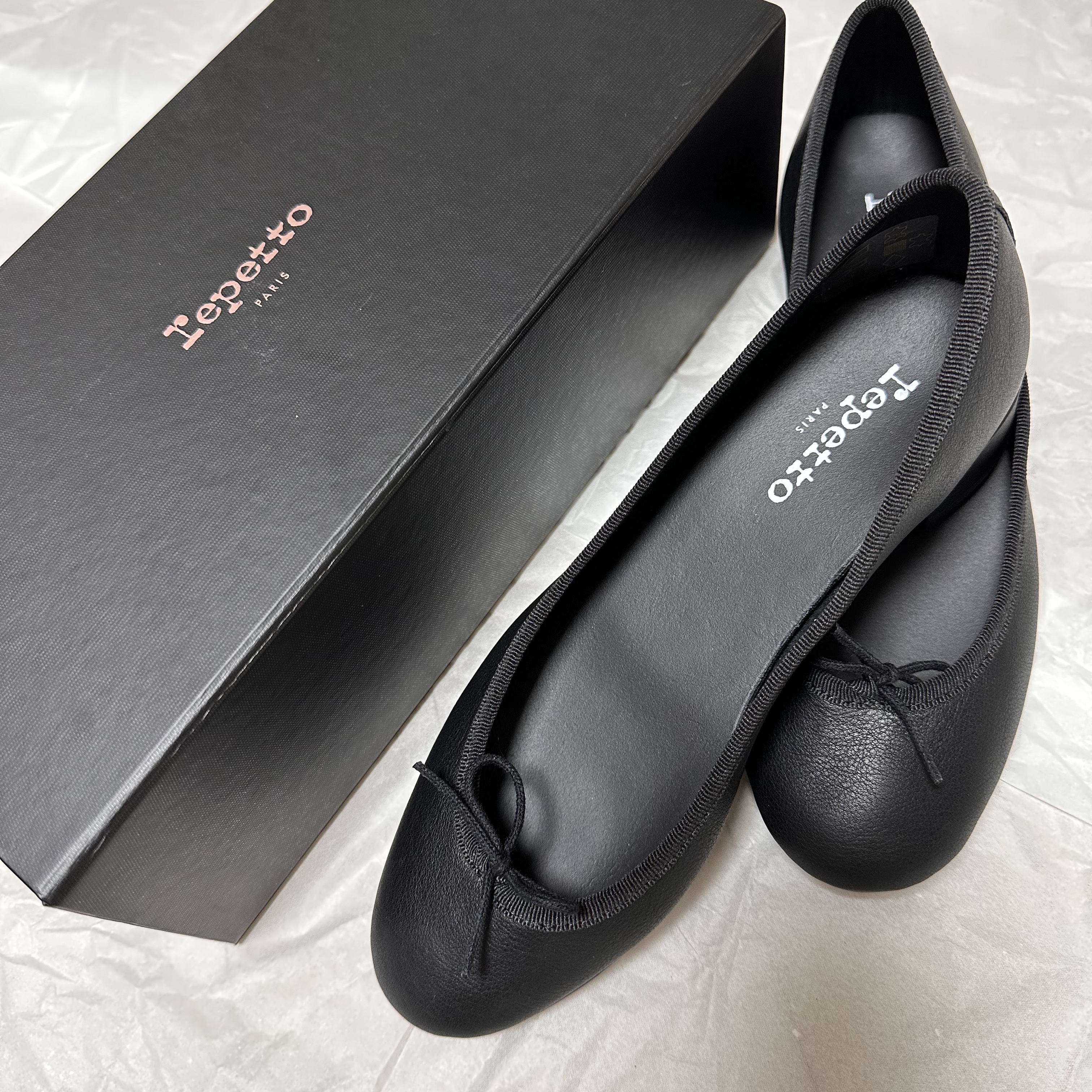 (W) Repetto Lou Calfskin Leather Ballerinas Black 착용 스타일