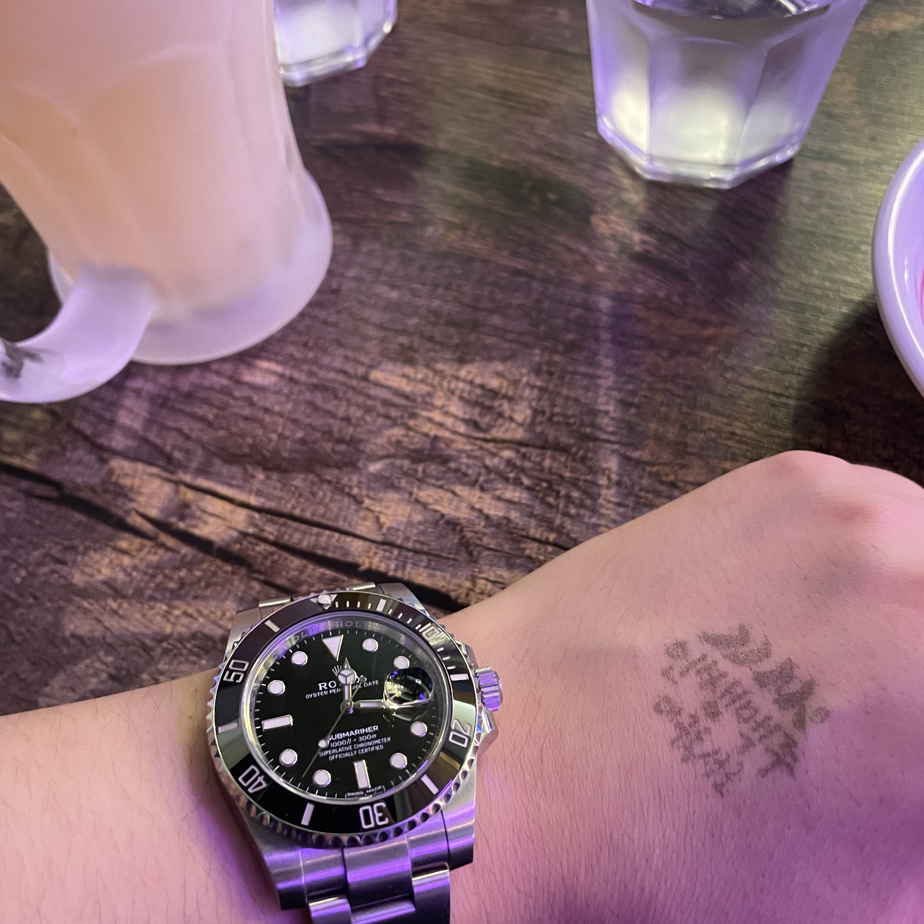 Rolex Submariner Date 40mm 116610LN Black Oyster 착용 스타일