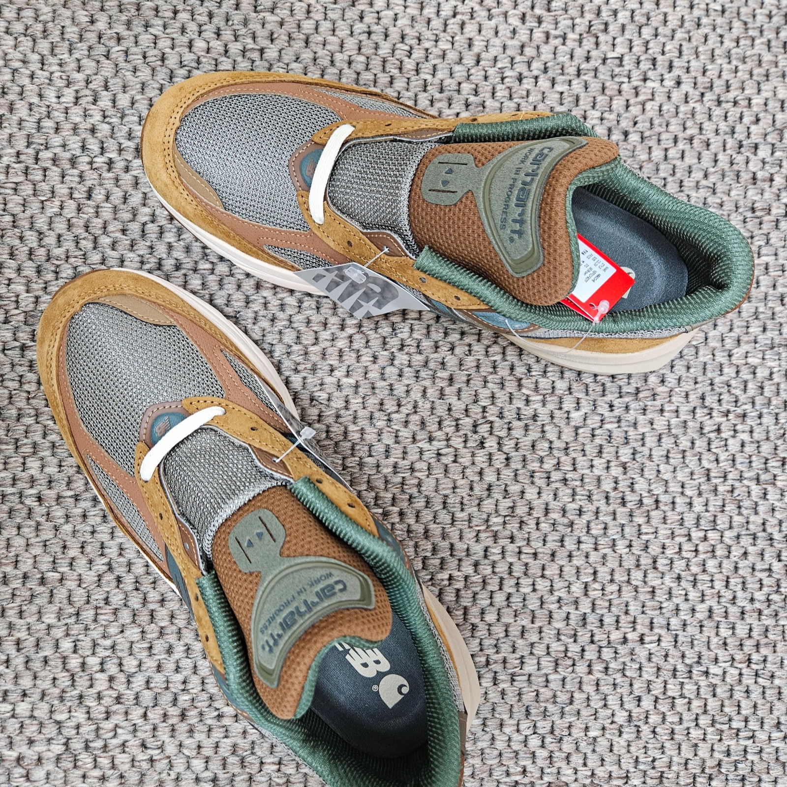 New Balance x Carhartt WIP 990v6 Made in USA Hamilton Brown Military Green 착용 스타일 - 3