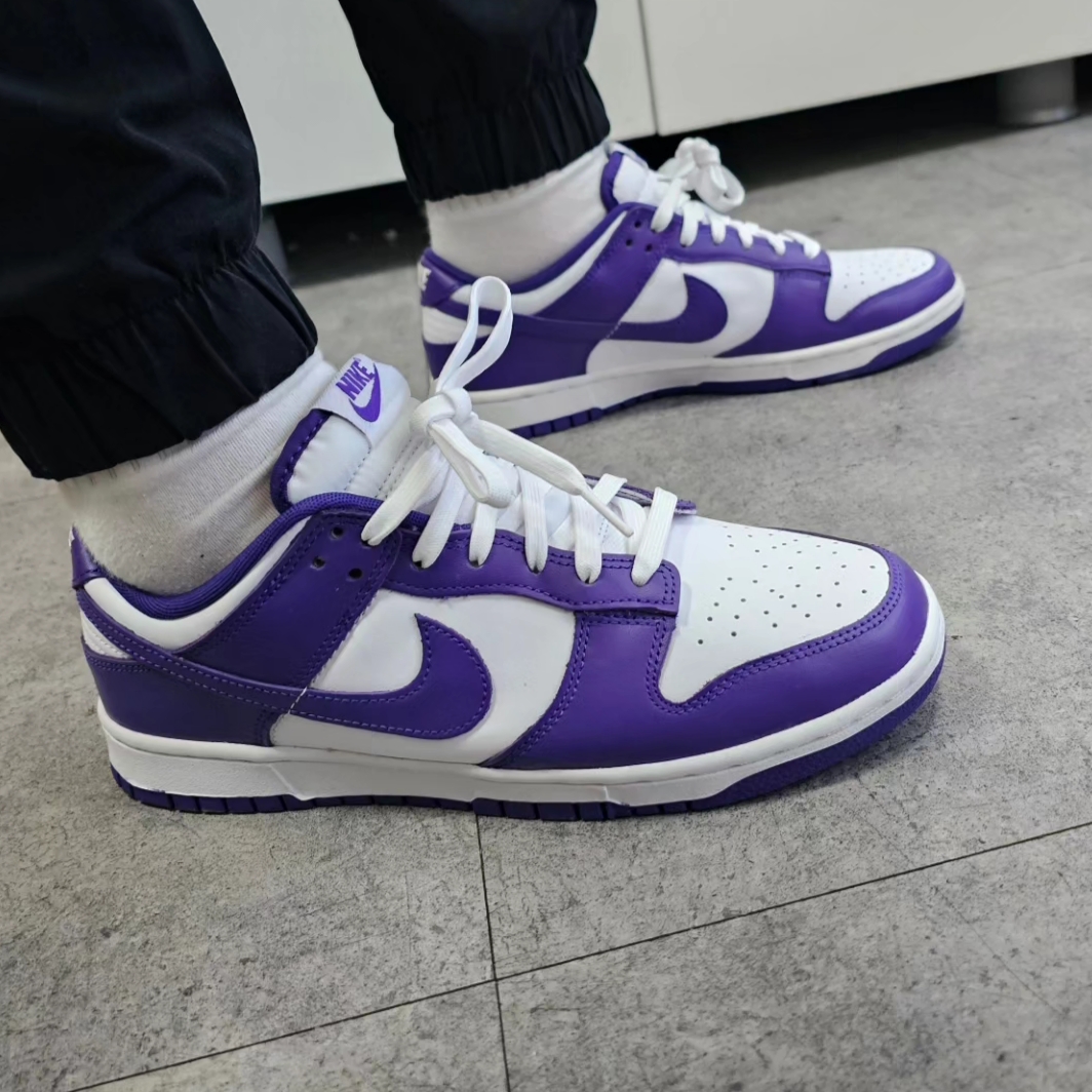 Nike Dunk Low Retro Championship Court Purple 착용 스타일 - 1