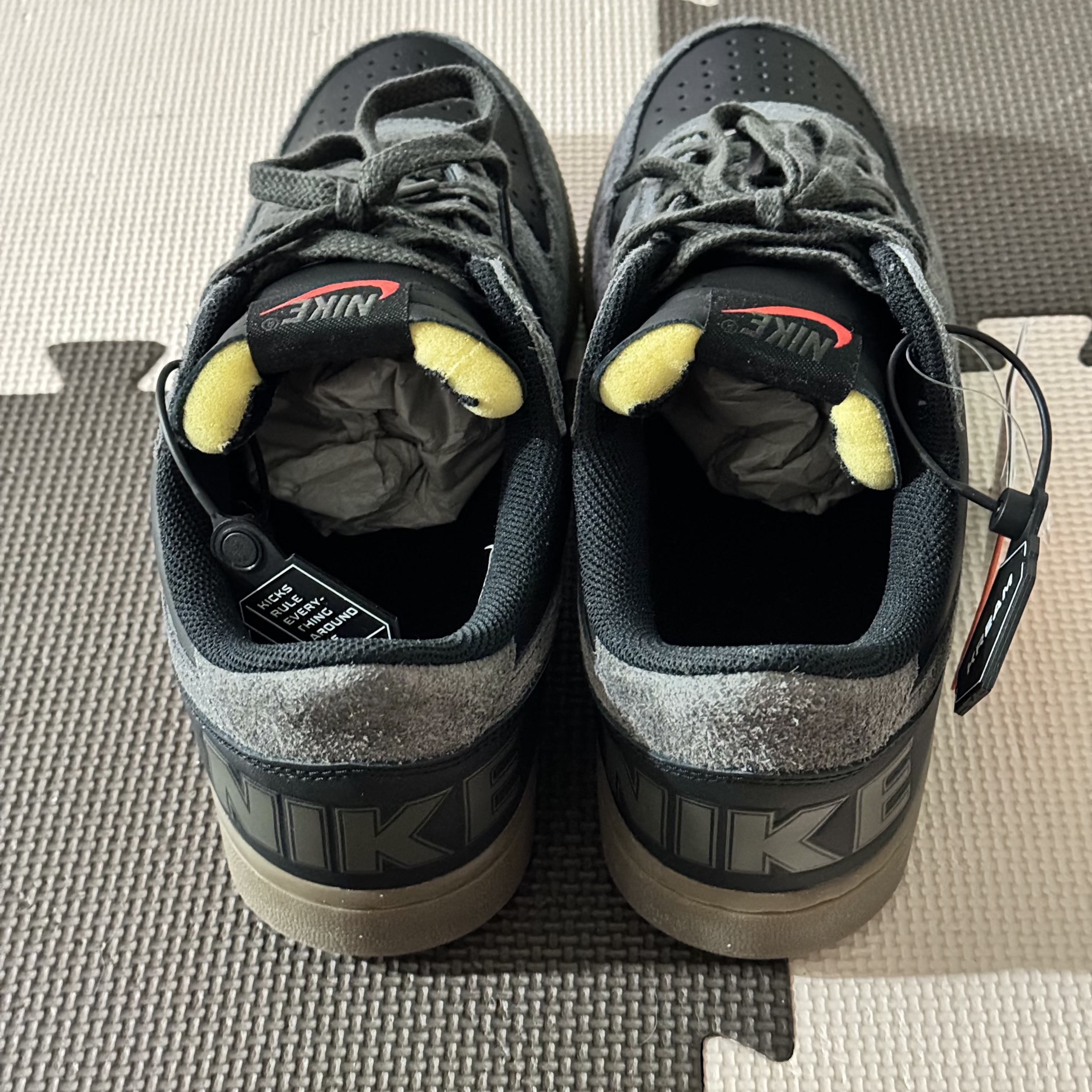 Nike Terminator Low Black Medium Ash 착용 스타일 - 2