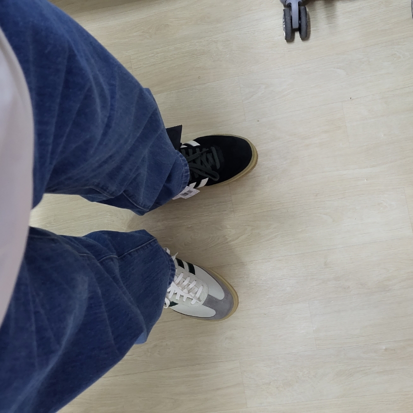 Adidas x Clarks x Ronnie Fieg 8th Street Samba Shadow Green, Adidas x Clarks x Ronnie Fieg 8th Street Samba Chalk White Green 착용 스타일 - 2