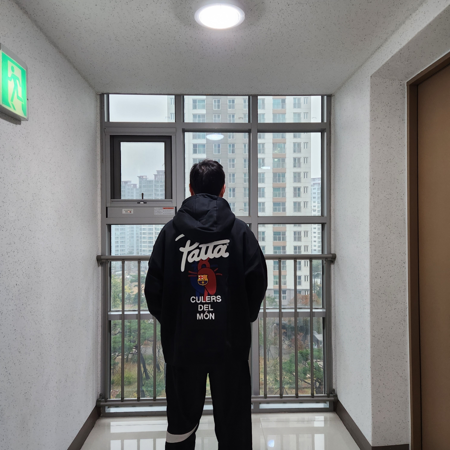 Nike x Patta x FC Barcelona Solo Swoosh Hoodie Culers del Món (FD4147-010) 착용 스타일 - 8