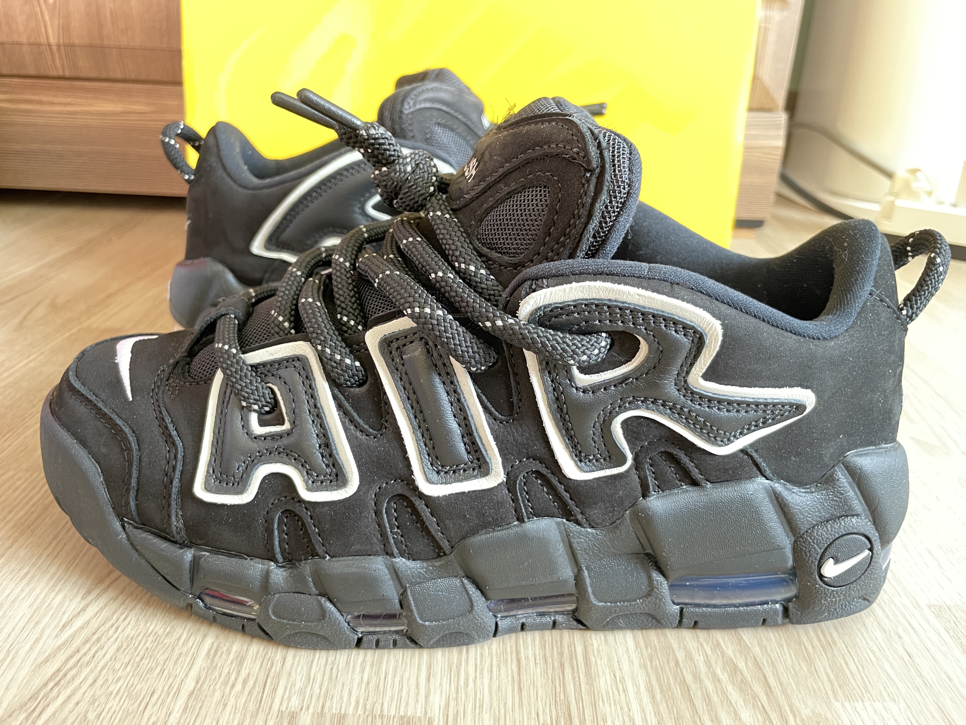 Nike x Ambush Air More Uptempo Low Black and White 착용 스타일 - 2