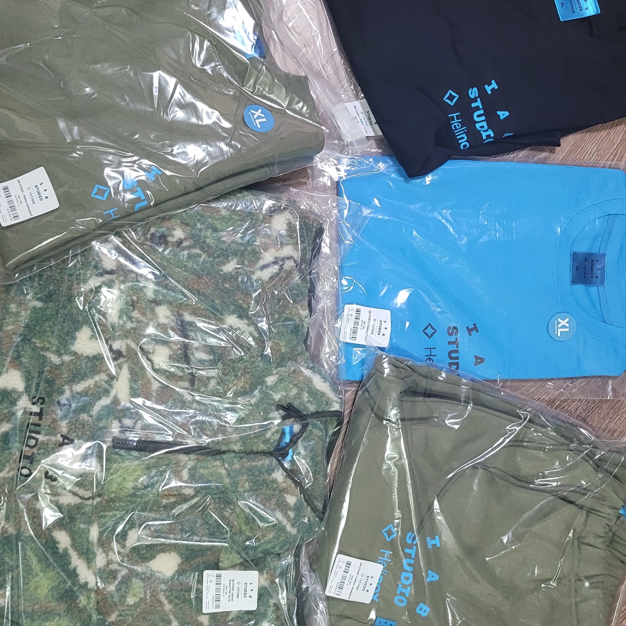 Helinox x IAB Studio Table One Hard Top Bukhansan, IAB Studio x Helinox Jacquard Half Zip-Up Bukhansan 착용 스타일 - 3