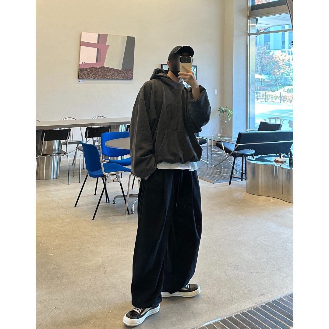 Yeezy Gap Engineered By Balenciaga Dove Hoodie Black, Rick Owens Vintage Sneakers Black 착용 스타일 - 1