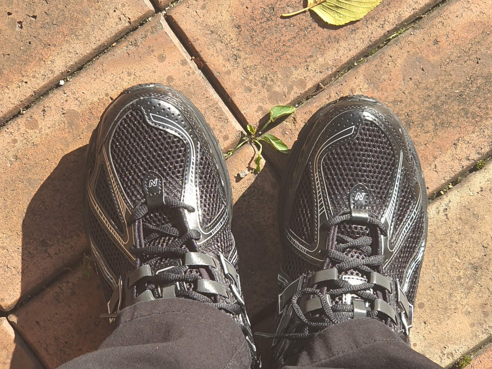 New Balance 1906R Black Silver Metallic 착용 스타일 - 1