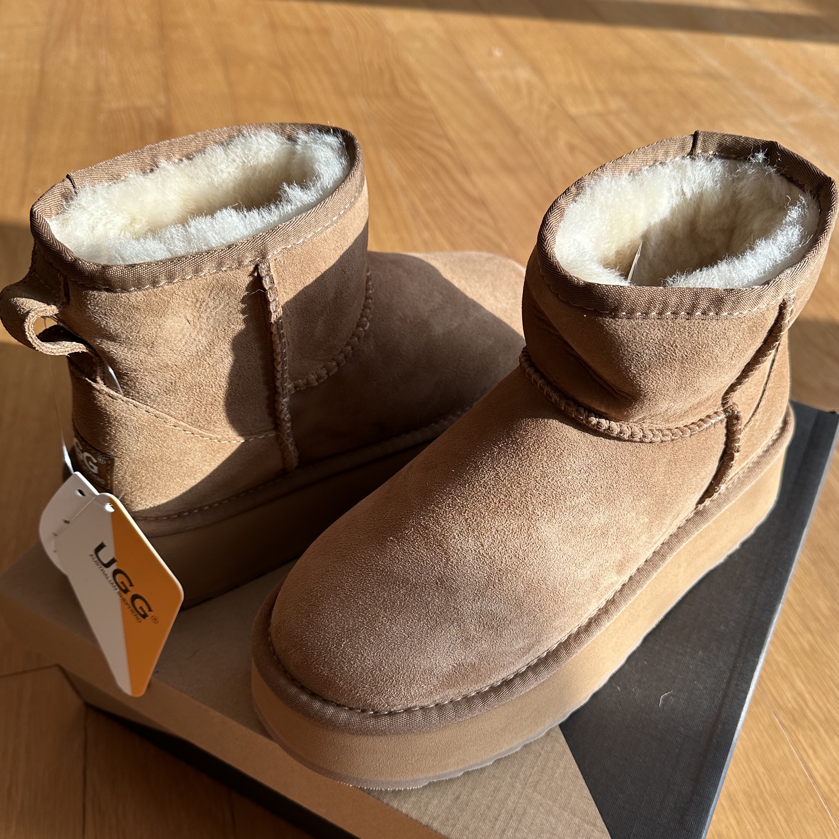 (W) UGG Classic Ultra Mini Platform Boots Chestnut 착용 스타일