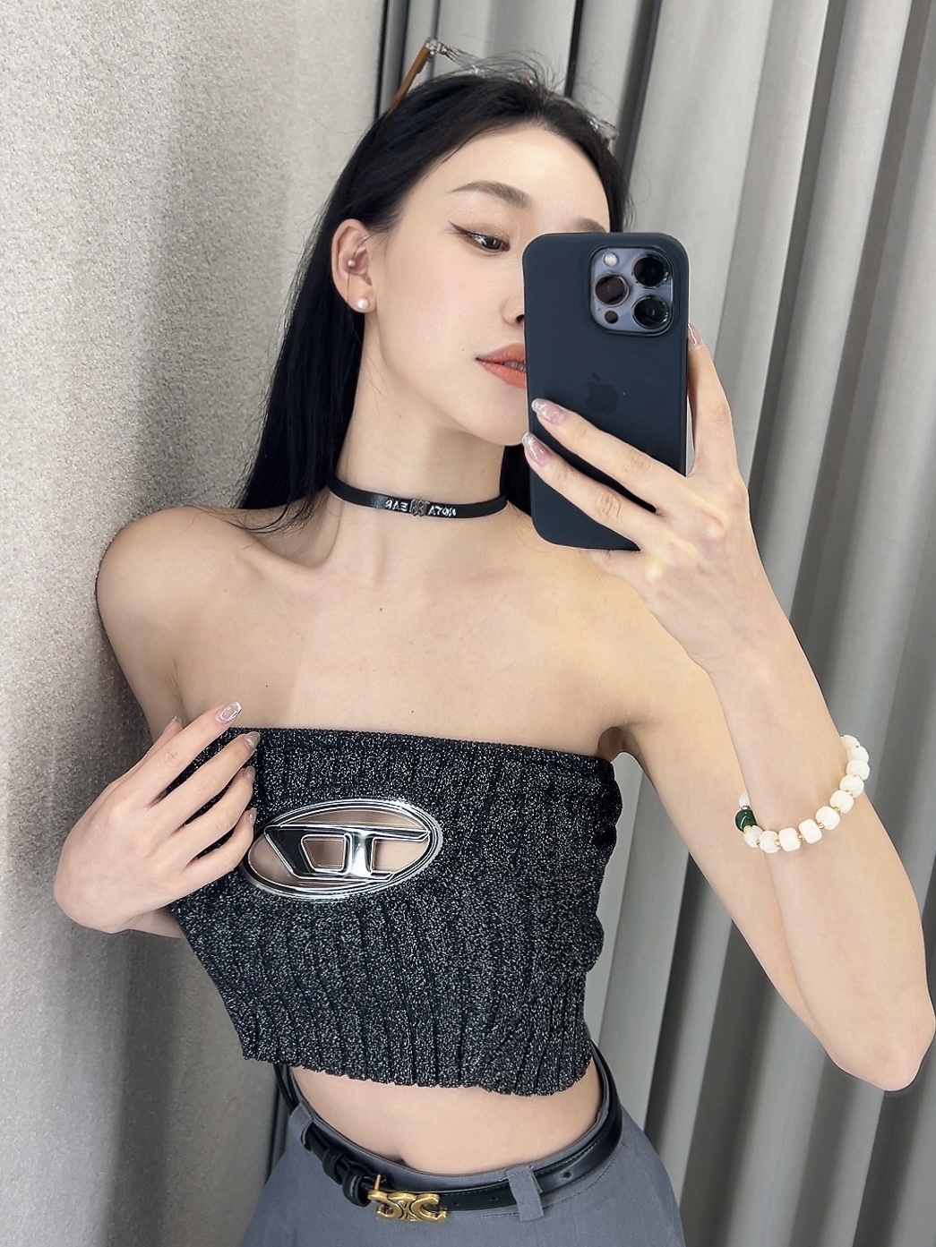 (W) Diesel M-Clarksville-B Bandeau Top with Logo Plaque Hot Pink 착용 스타일 - 2