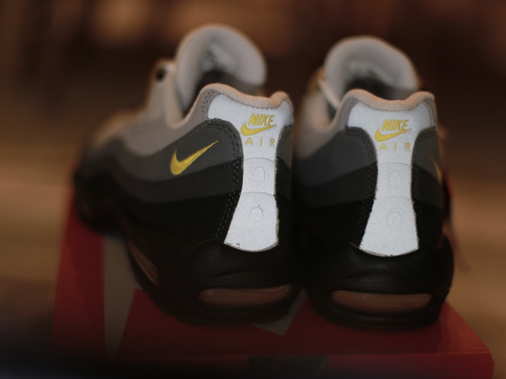 Nike Air Max 95 Wolf Grey Yellow Strike 착용 스타일 - 4