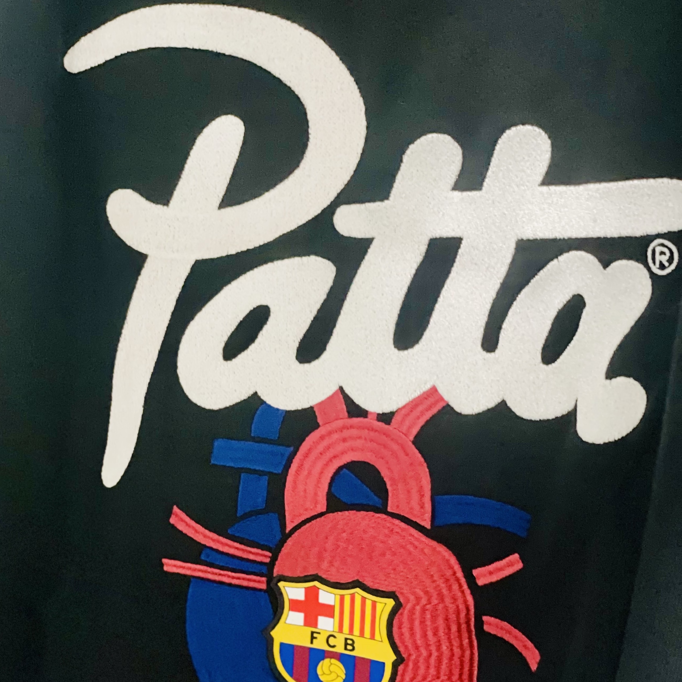 Nike x Patta x FC Barcelona Solo Swoosh Hoodie Culers del Món (FD4147-010) 착용 스타일