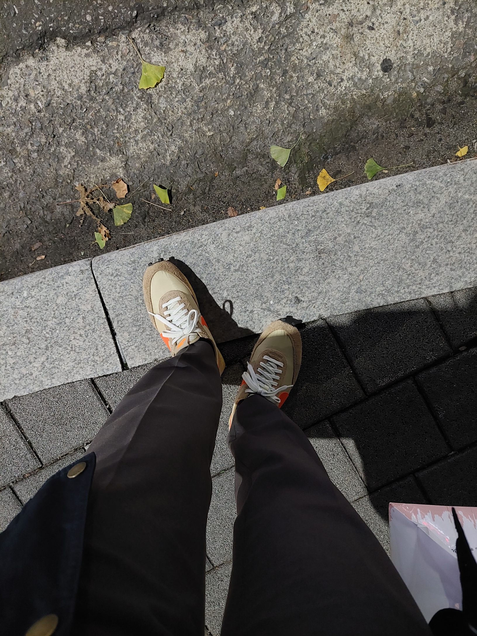 Nike Daybreak SP Vegas Gold College Orange 착용 스타일