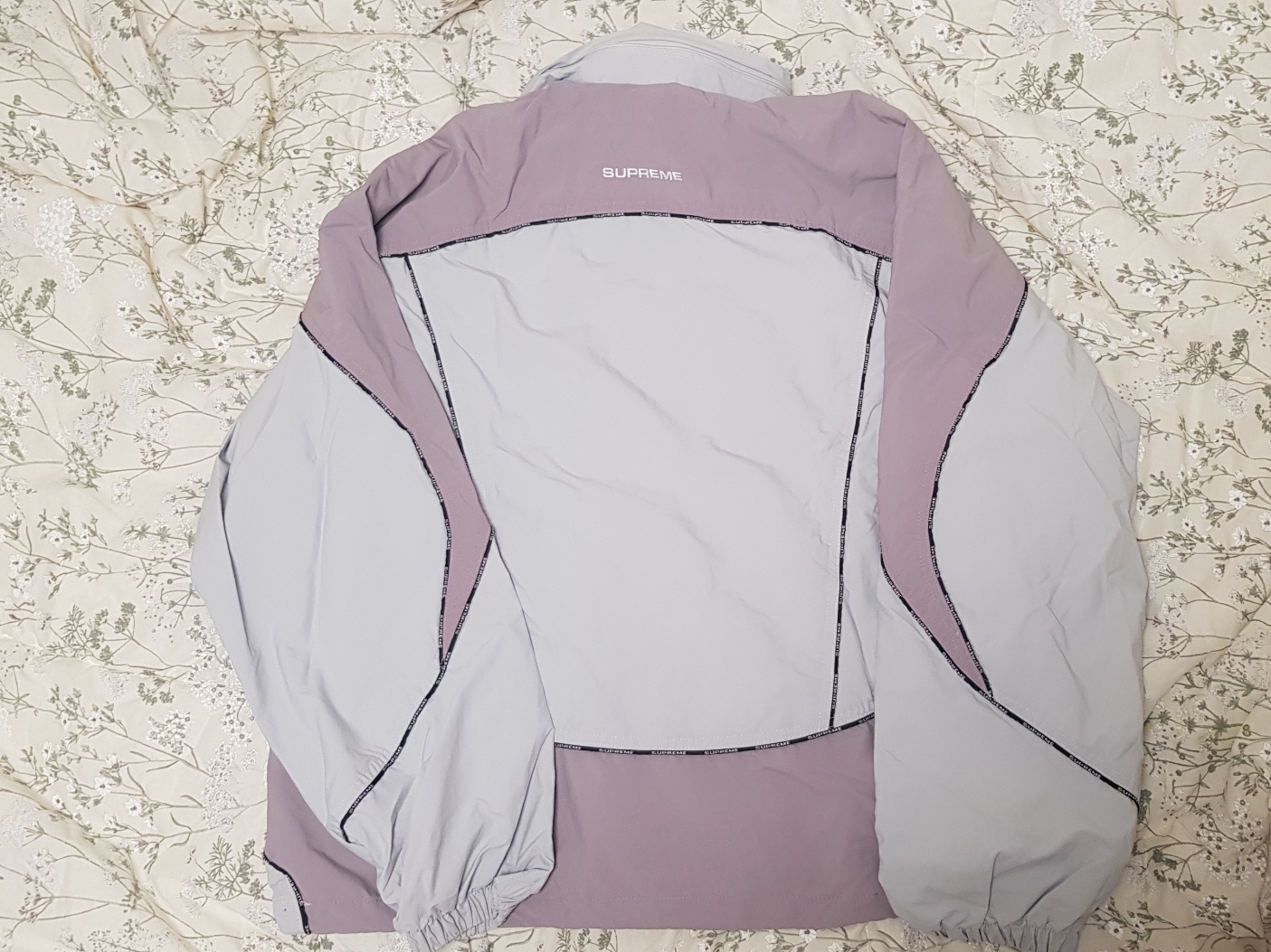 Supreme Logo Piping Hooded Track Jacket Grey - 23FW 착용 스타일 - 2