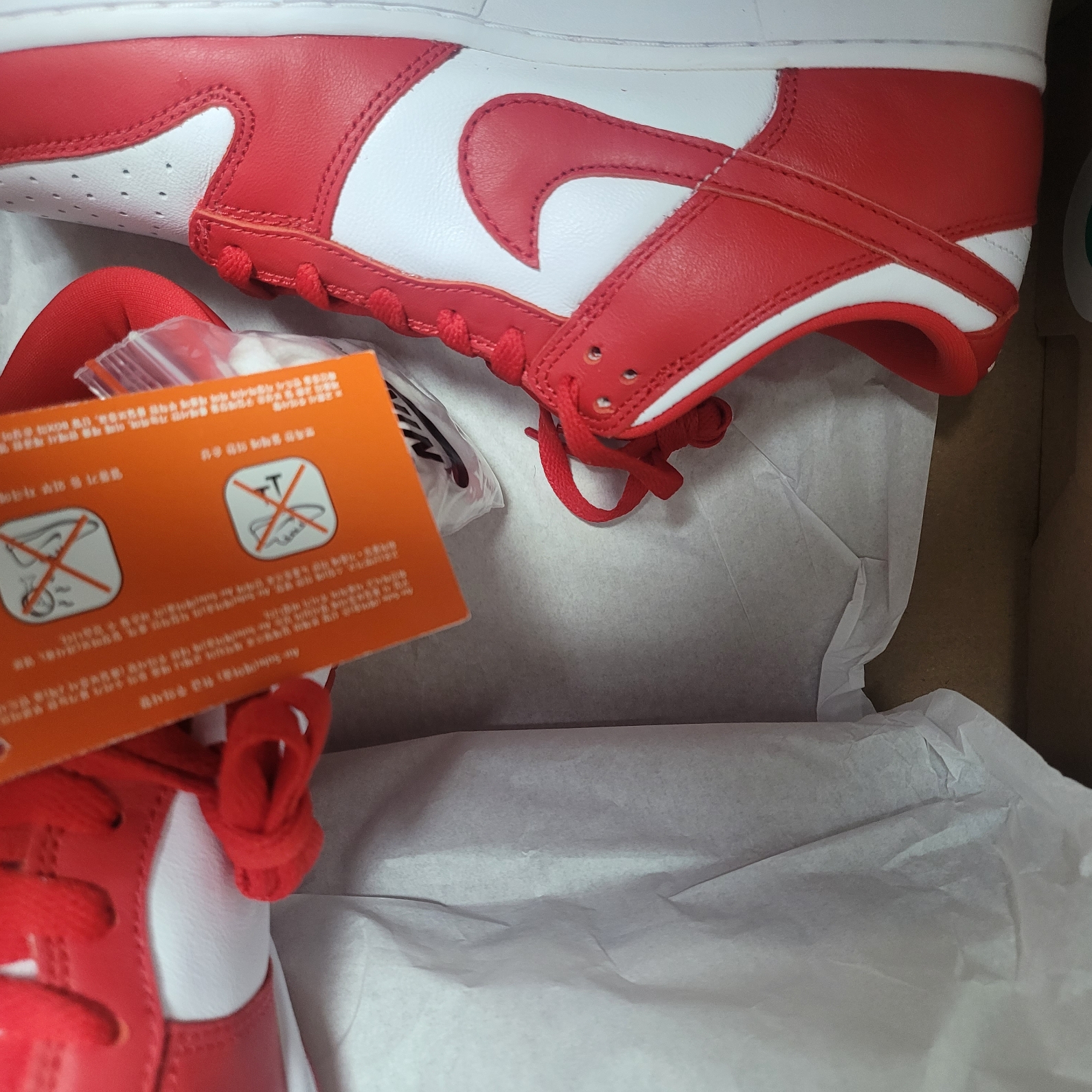 Nike Dunk Low SP White and University Red 2023 착용 스타일