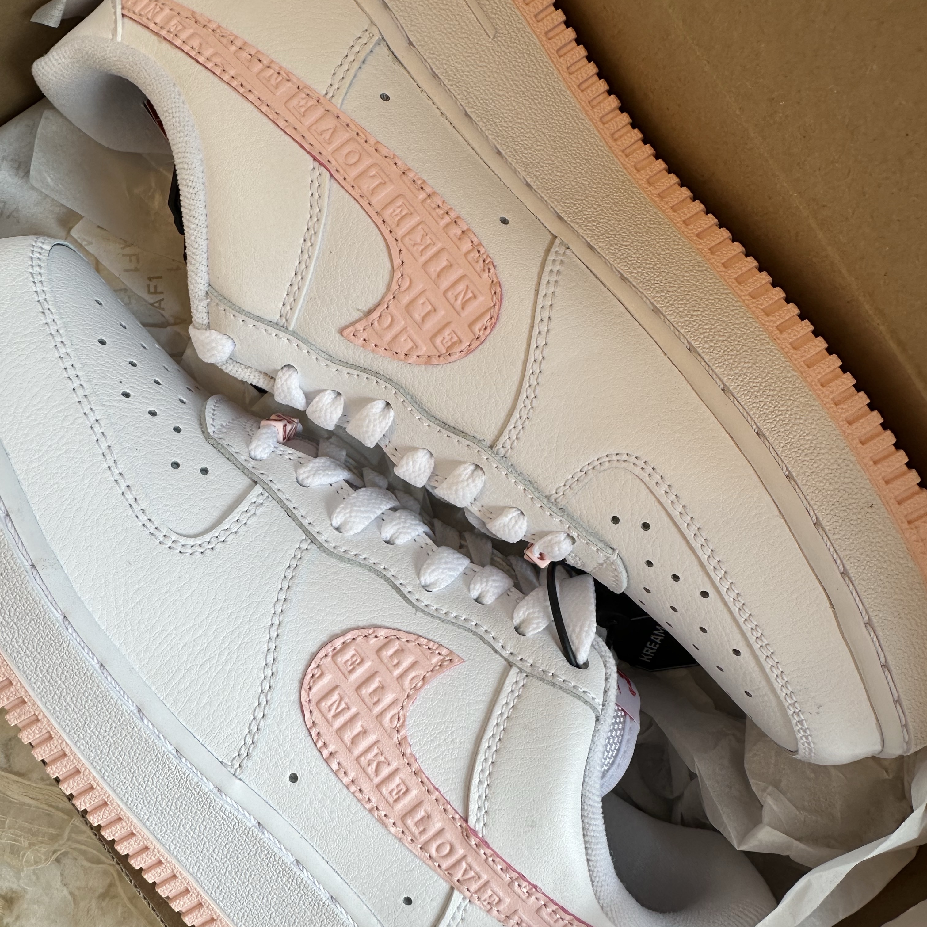 Nike Air Force 1 '07 Valentine's Day 2022 착용 스타일