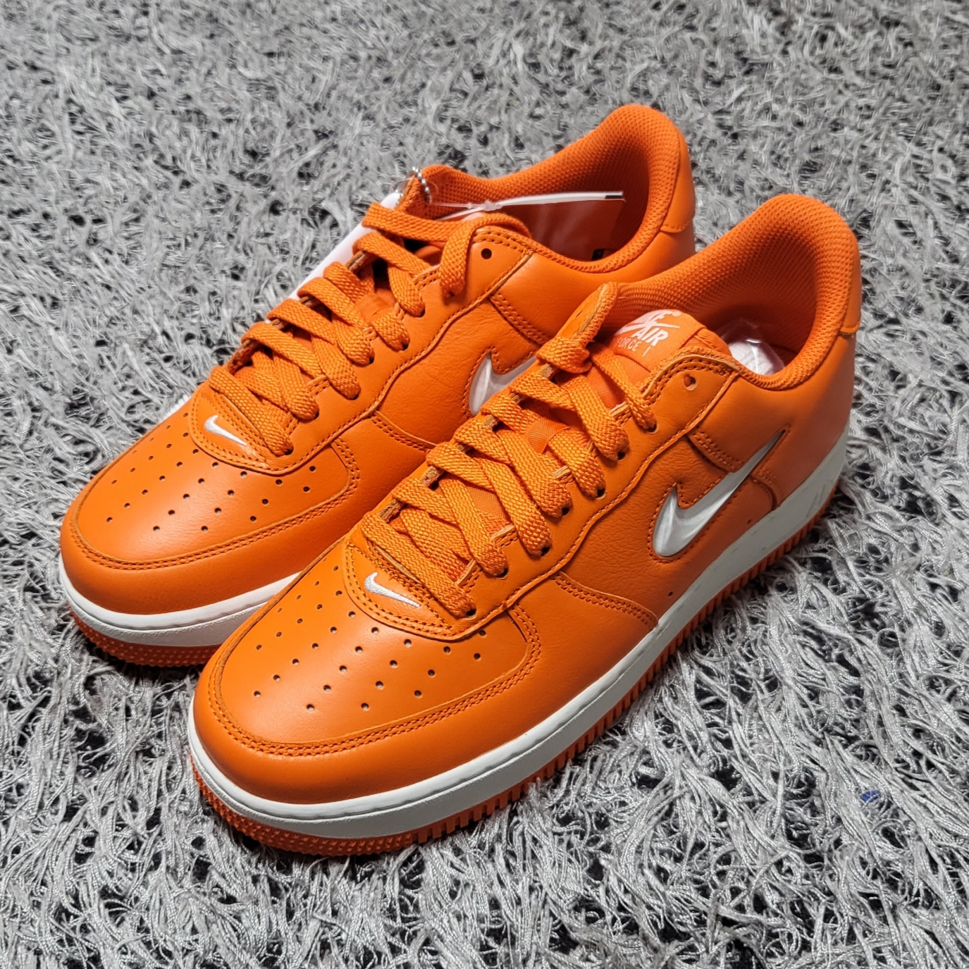 Nike Air Force 1 Low Retro Color of The Month Safety Orange 착용 스타일