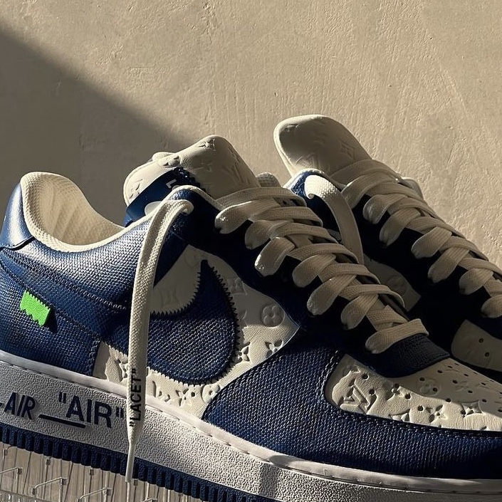 Louis Vuitton x Nike Air Force 1 Low by Virgil Abloh White Team Royal 착용 스타일