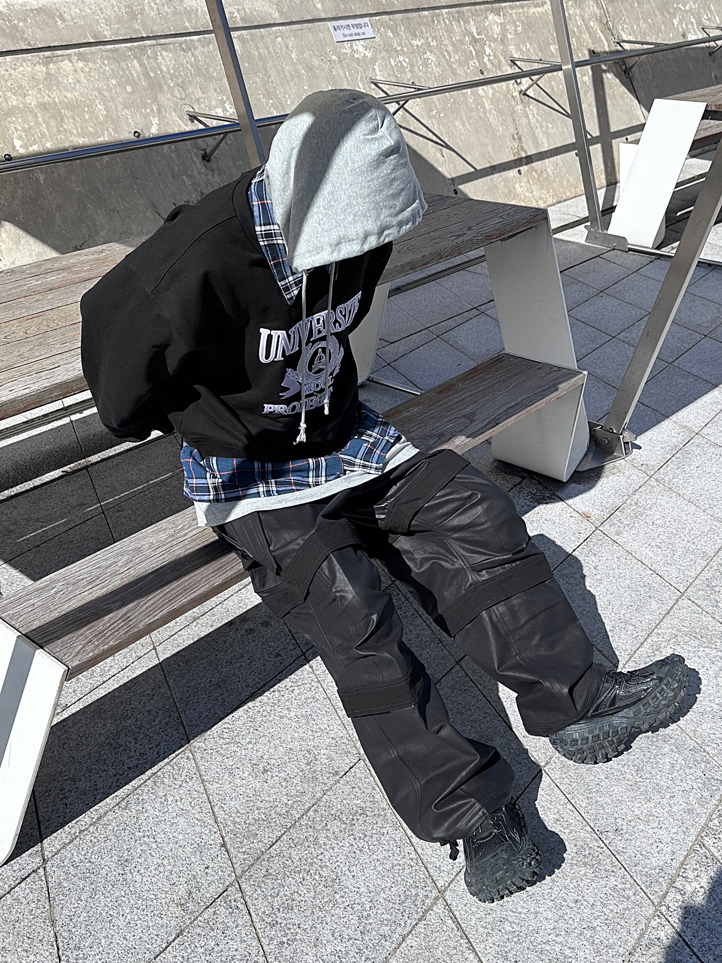 Project G/R 3 Layered Top Black, Farfromwhat Far Layered Work Pants Coated Black 착용 스타일 - 1