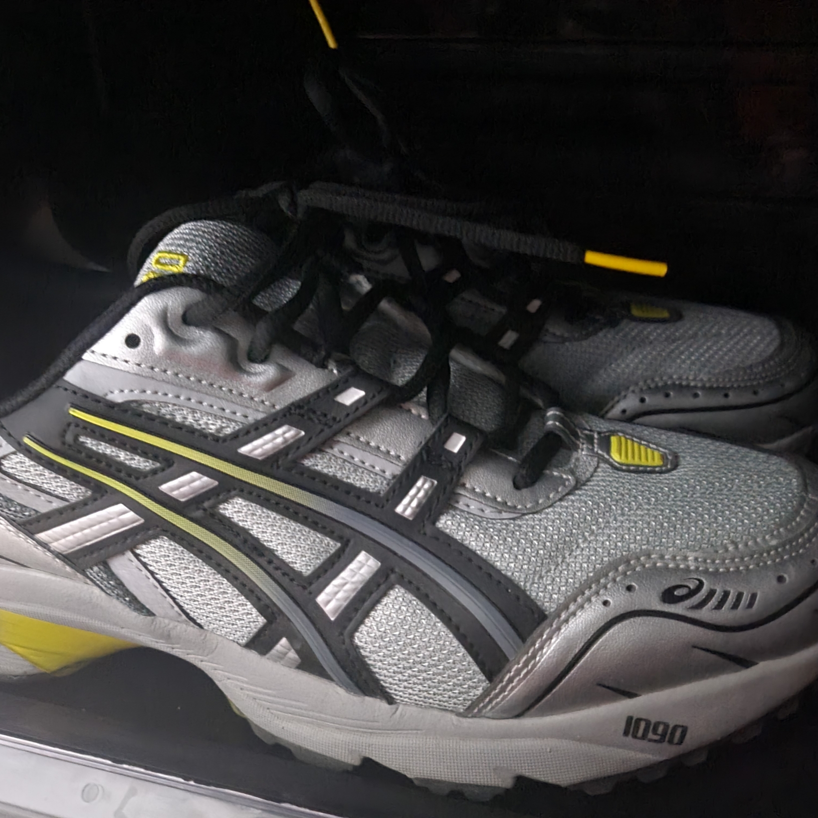 Asics Gel-1090 Mid Grey Black 착용 스타일