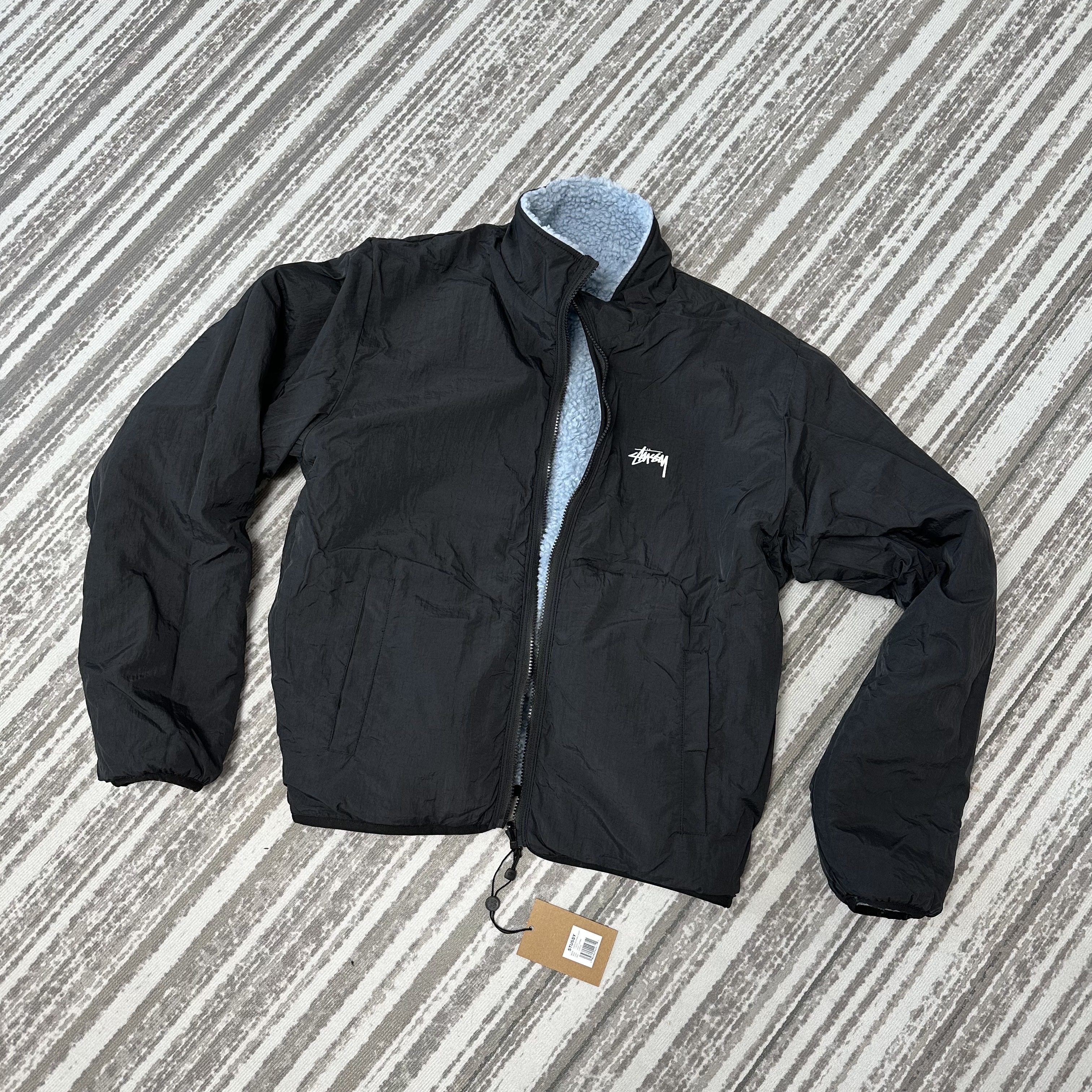 Stussy Sherpa Reversible Jacket Light Denim 착용 스타일 - 2