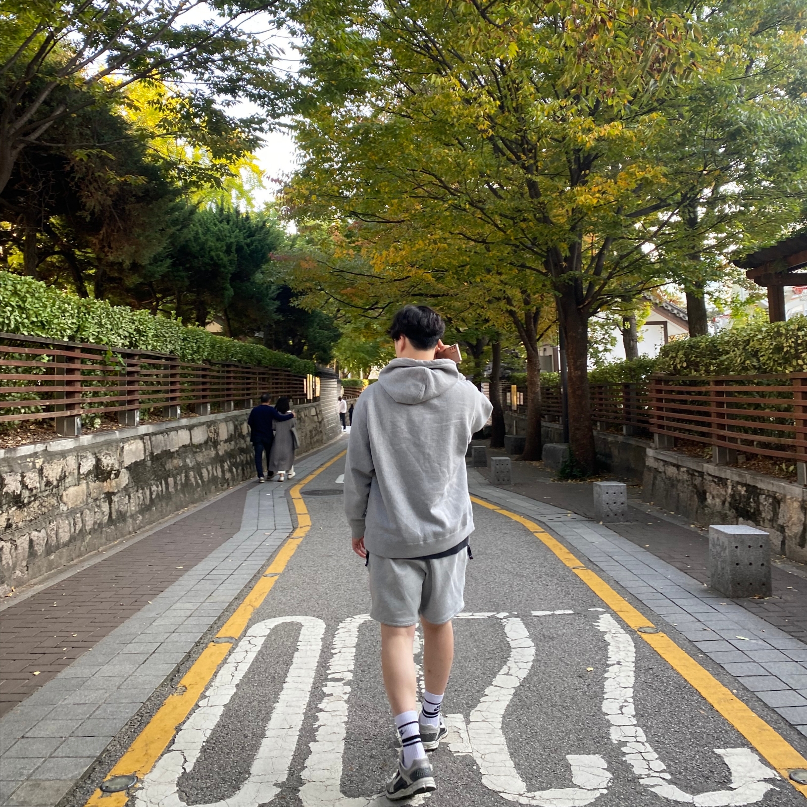 Nike x Stussy NRG RA Pullover Hoodie Dark Grey Heather (DJ9488-063), Nike NRG Solo Swoosh Fleece Shorts Dark Grey Heather - Asia 착용 스타일 - 1