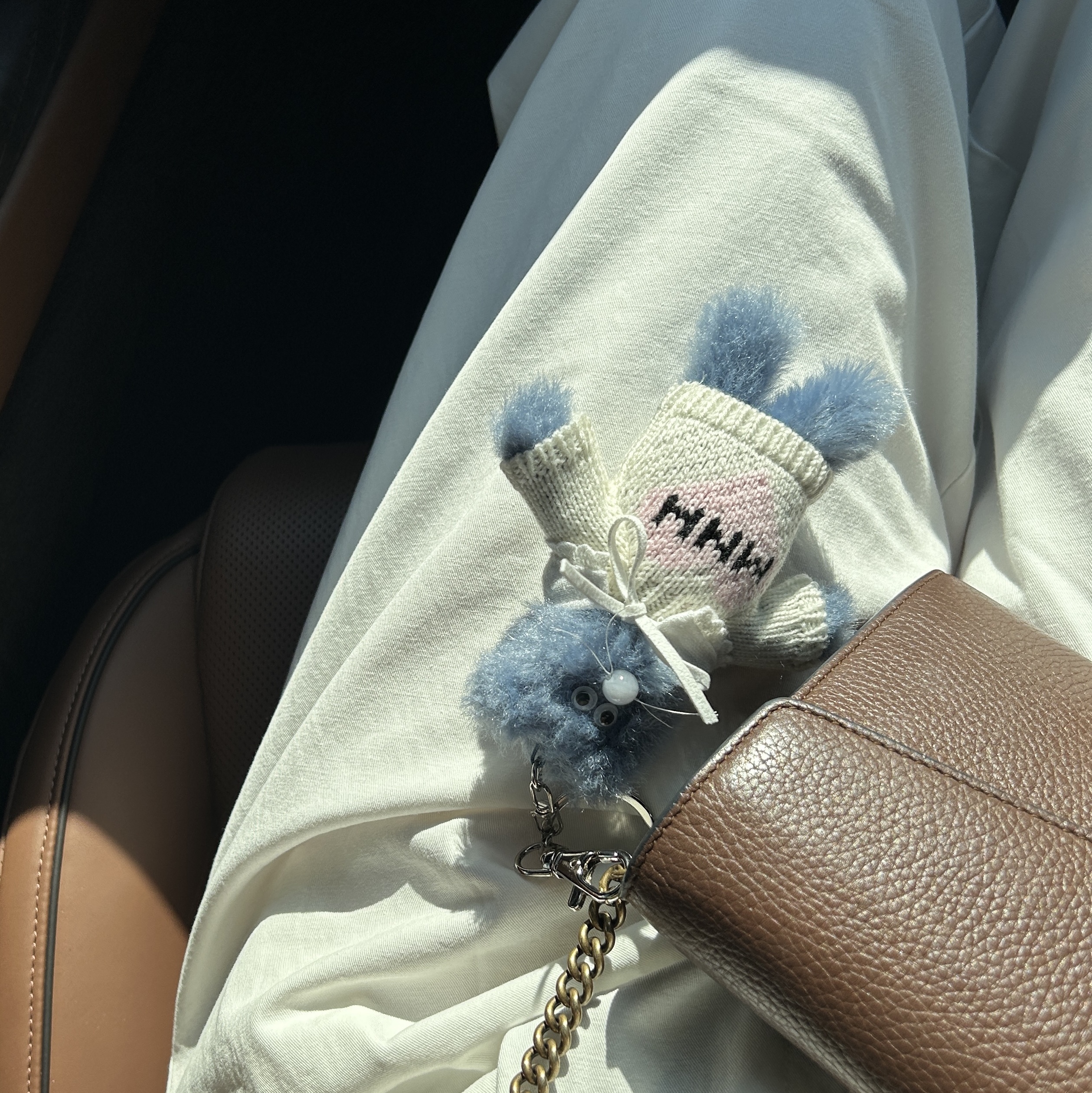 Monamhee Love Flexy Keyring Blue 착용 스타일
