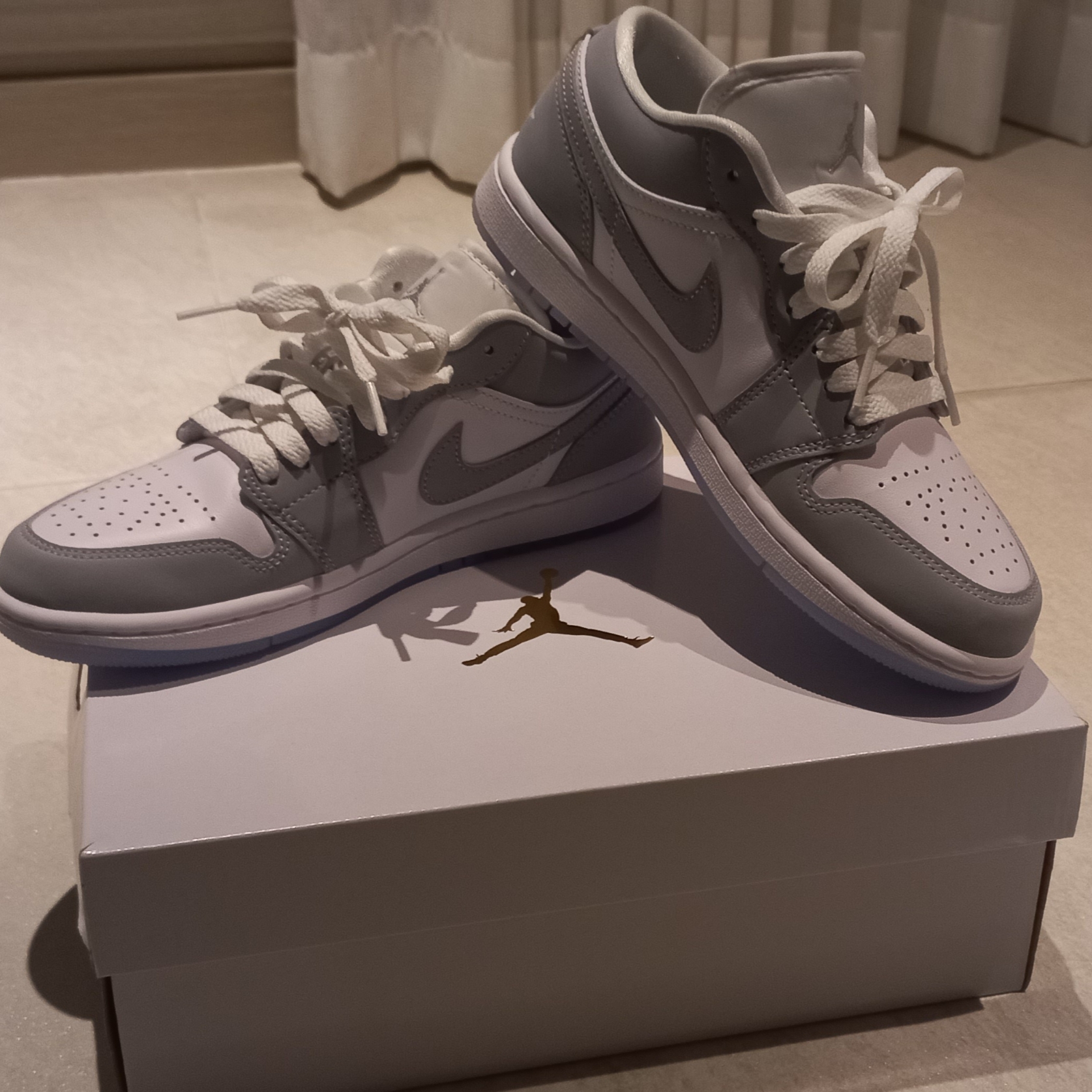 (W) Jordan 1 Low White Wolf Grey 착용 스타일