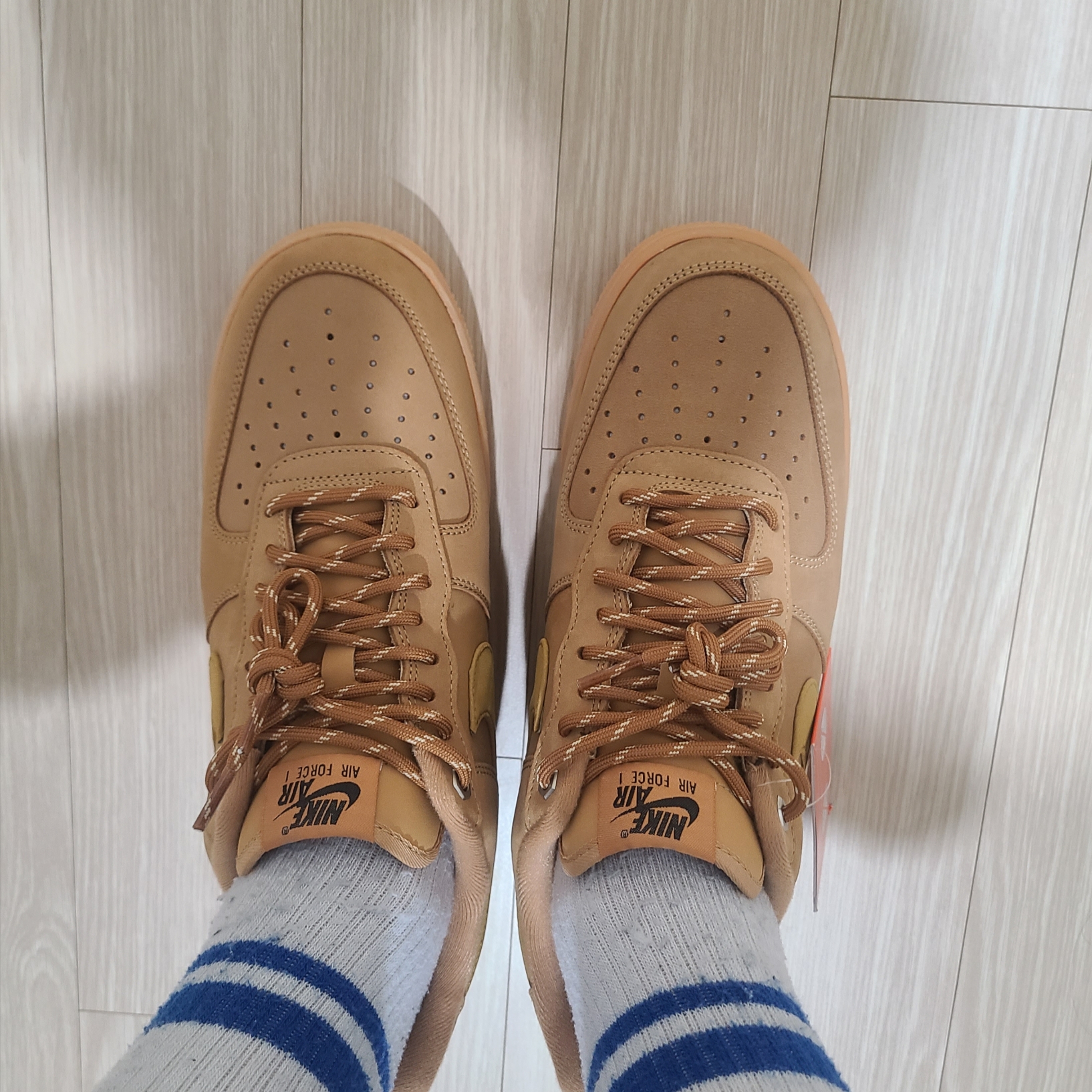 Nike Air Force 1 '07 WB Flax 착용 스타일
