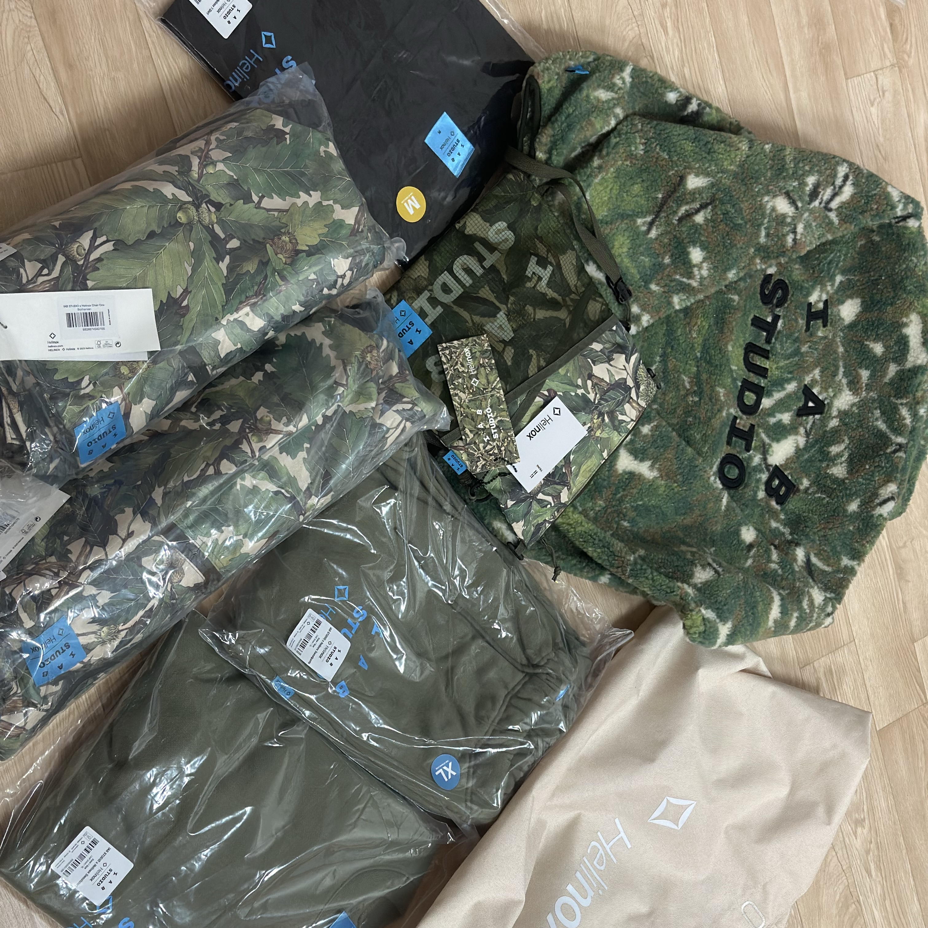 Helinox x IAB Studio Sacoche Standard #1 Bukhansan, IAB Studio x Helinox Jacquard Half Zip-Up Bukhansan 착용 스타일