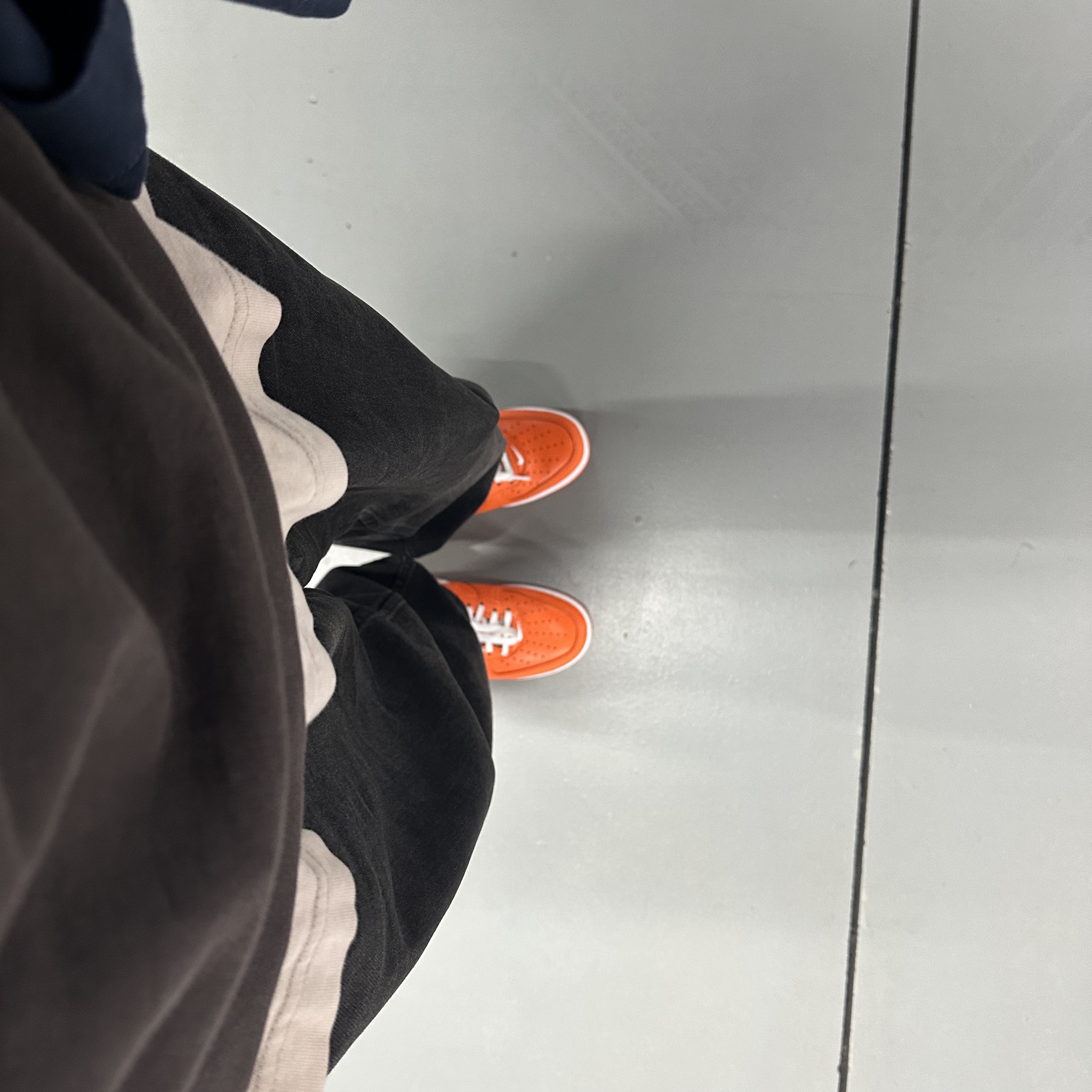Nike Air Force 1 Low Retro Color of The Month Safety Orange 착용 스타일