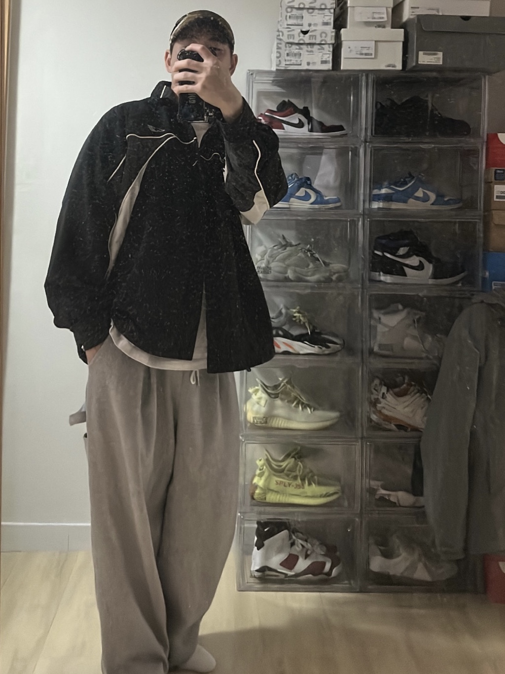 Nike x Drake Nocta NRG Cap Camo, Adidas Yeezy Foam RNNR Stone Taupe 착용 스타일 - 2