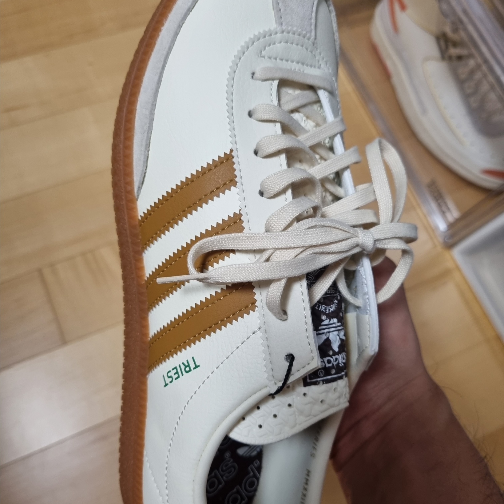 Adidas City Series Triest Cream White 착용 스타일