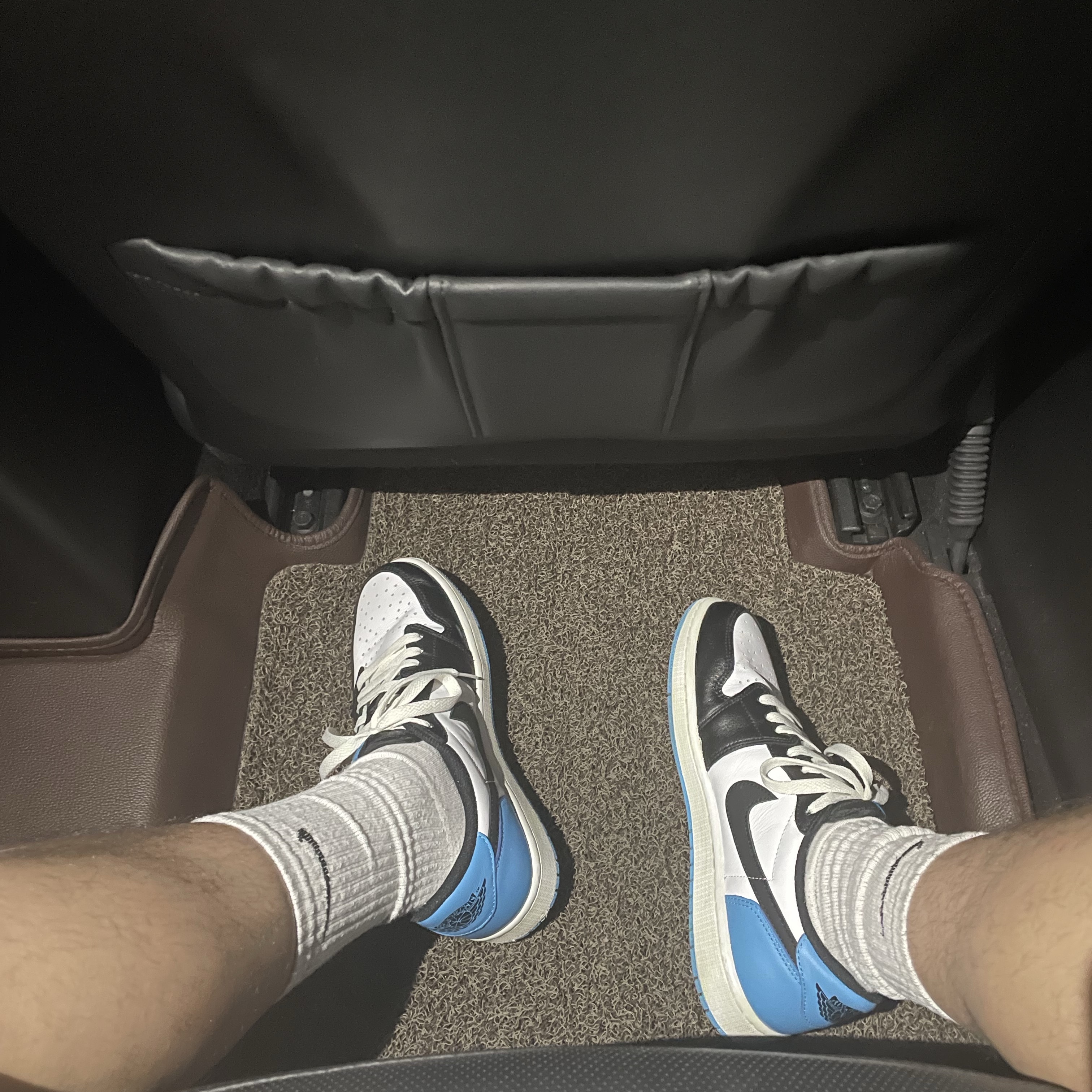Jordan 1 Retro Low OG Black and Dark Powder Blue, Nike Dunk Low Retro Black 착용 스타일 - 1