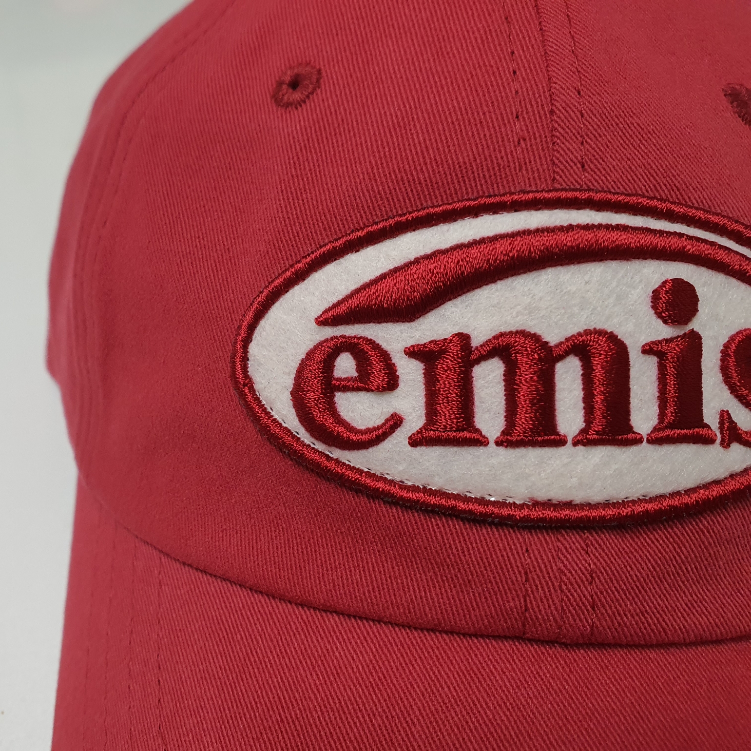 Emis Tone On Tone Wappen Ball Cap Red 착용 스타일 - 2