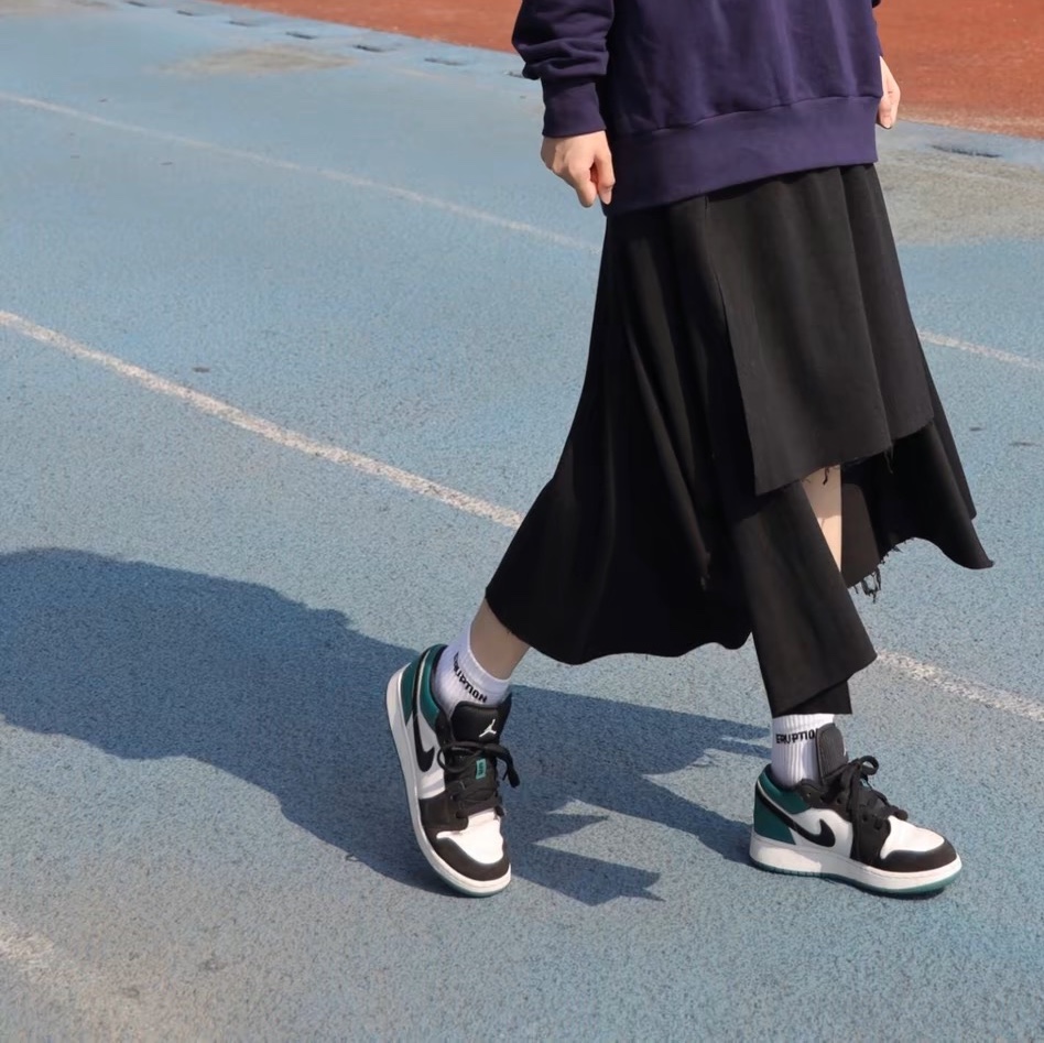 (GS) Jordan 1 Low Black Mystic Green 착용 스타일 - 3