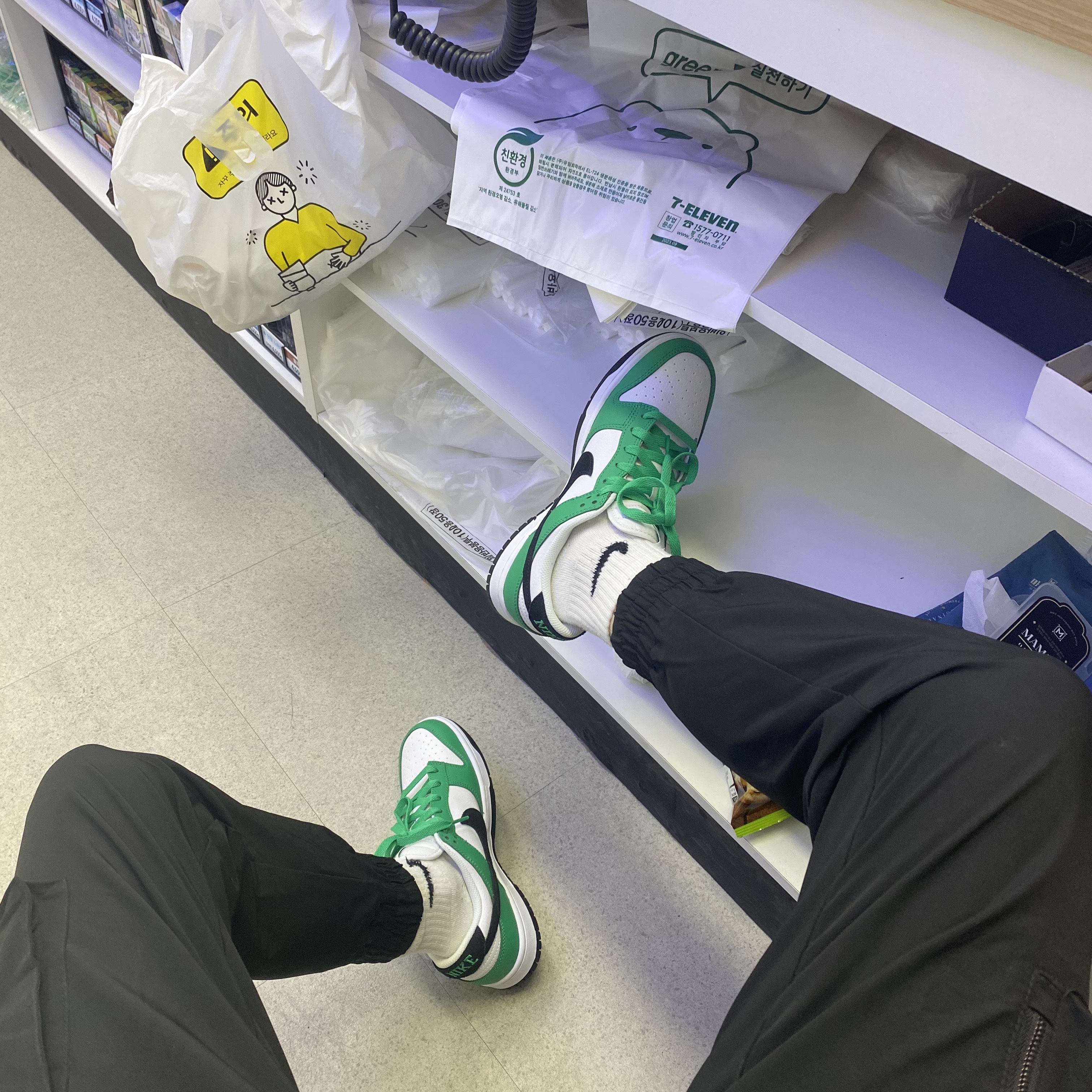Nike Dunk Low White Green 착용 스타일 - 2