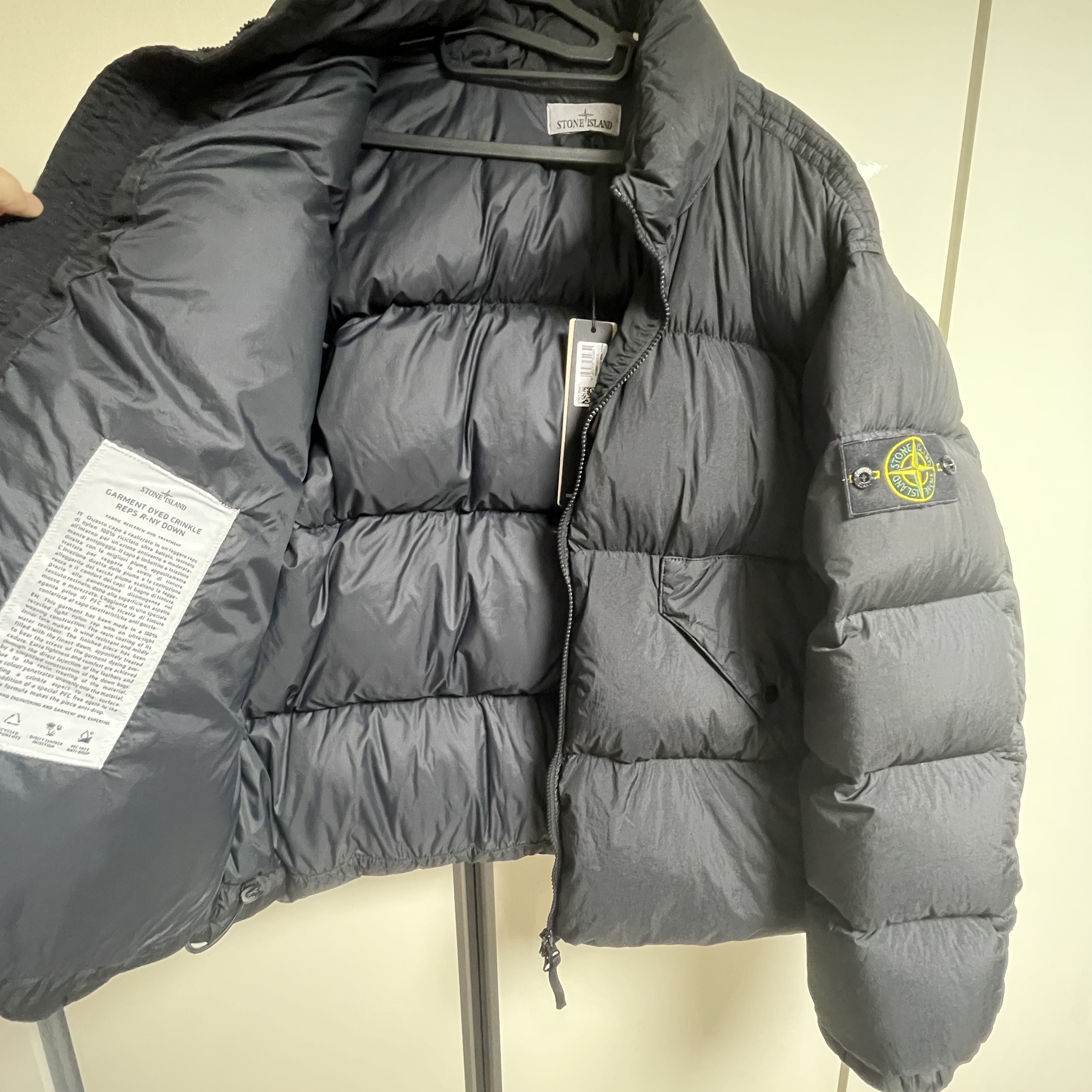 Stone Island 40623 Garment Dyed Crinkle Reps Recycled Nylon Down Jacket Black - 23FW 착용 스타일 - 2