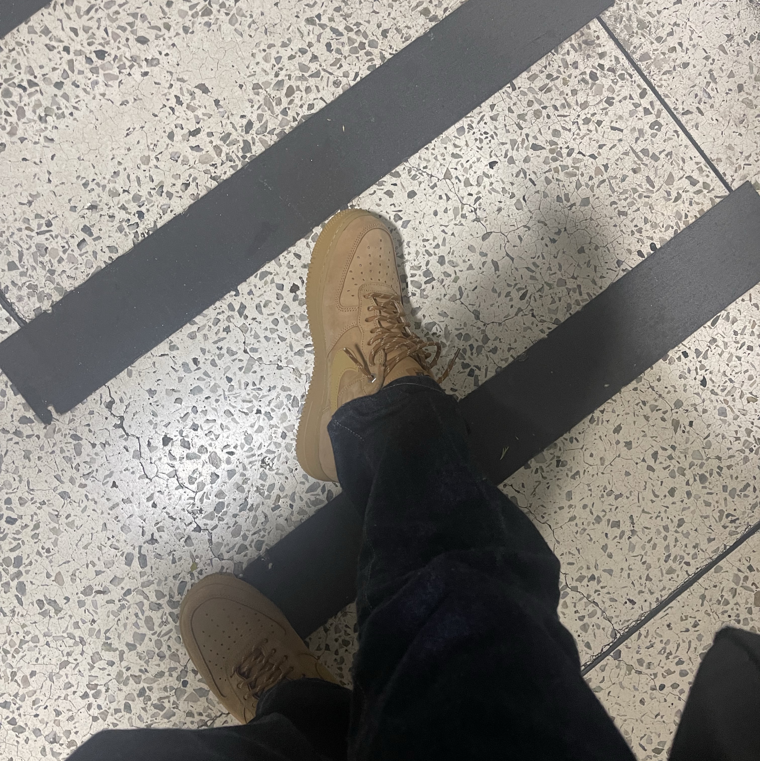Nike Air Force 1 '07 WB Flax 착용 스타일