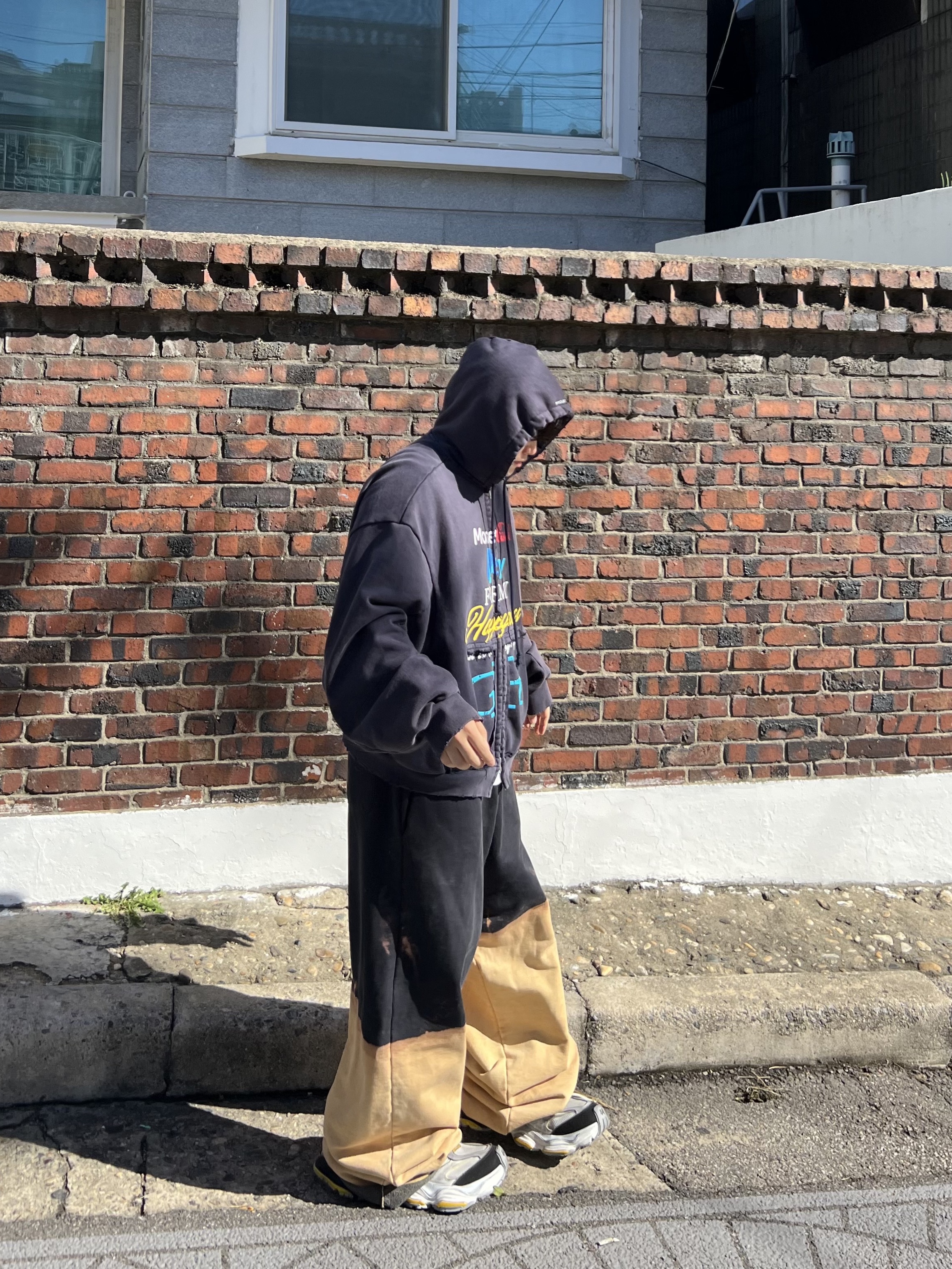 Project G/R Happiness Zip Hoodie Navy, Balenciaga Cargo Sneakers Grey Black Yellow 착용 스타일