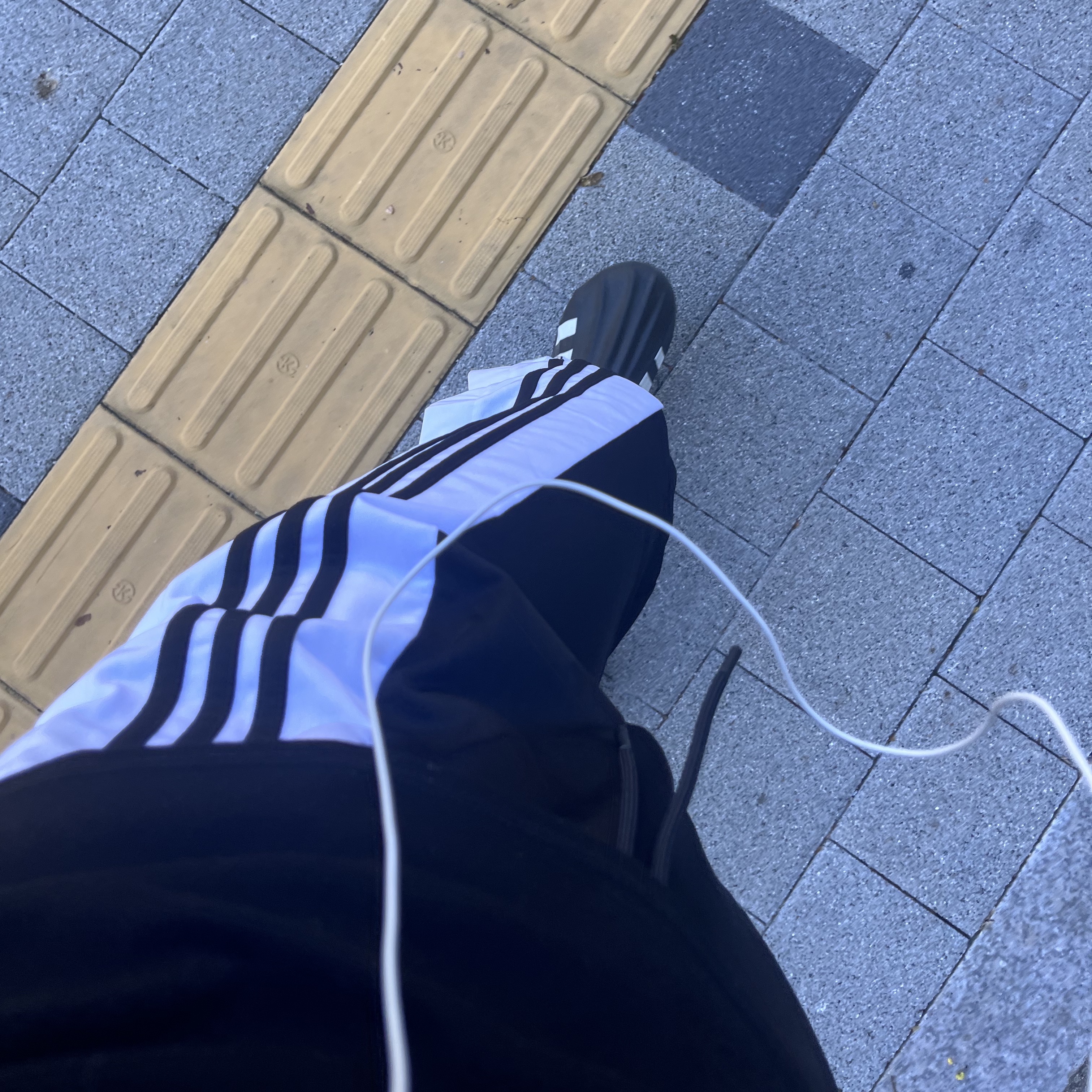 Adidas Adifom Superstar Core Black Cloud White 착용 스타일 - 3