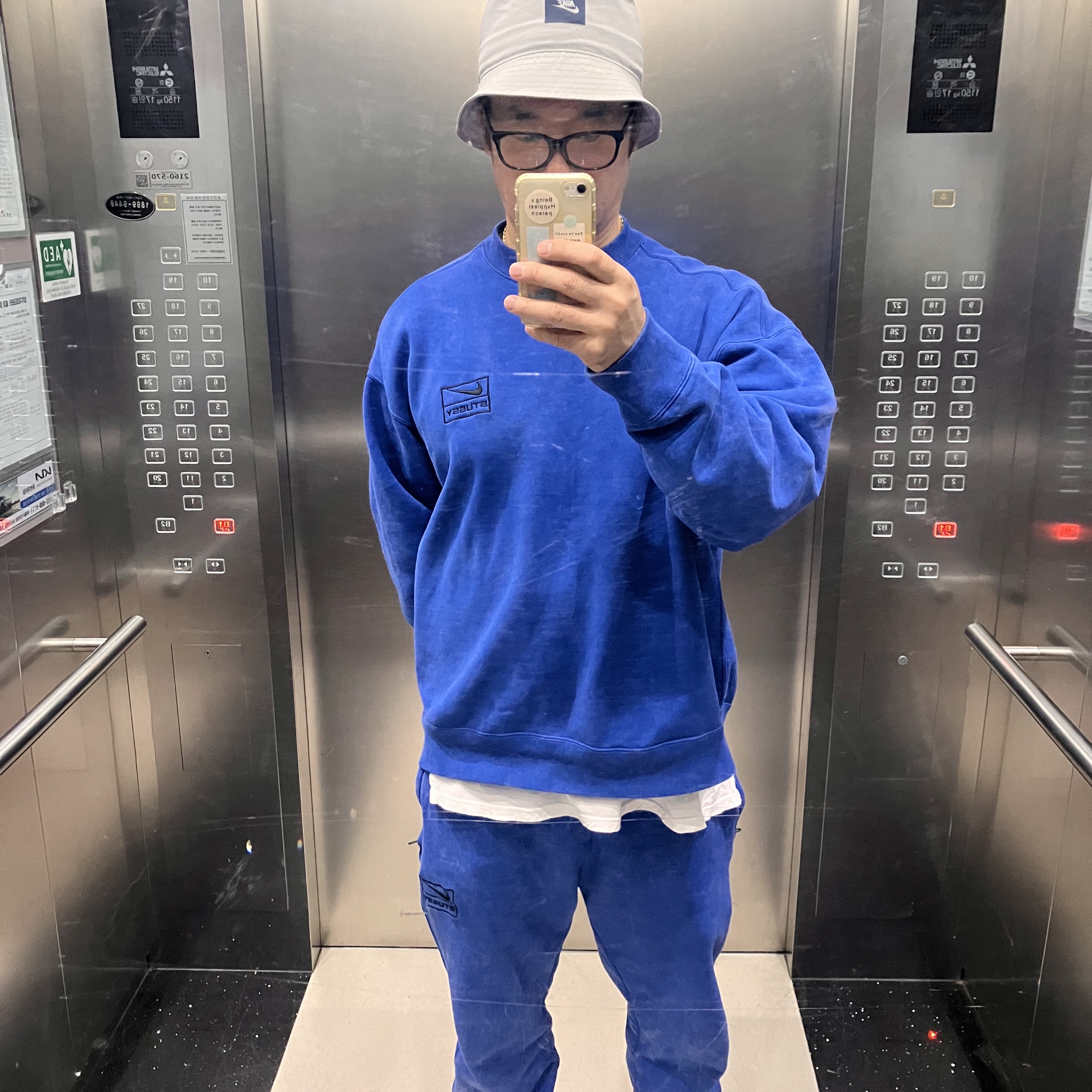 Nike x Stussy NRG Acid Washed Crewneck Game Royal (DR4024-480) 착용 스타일