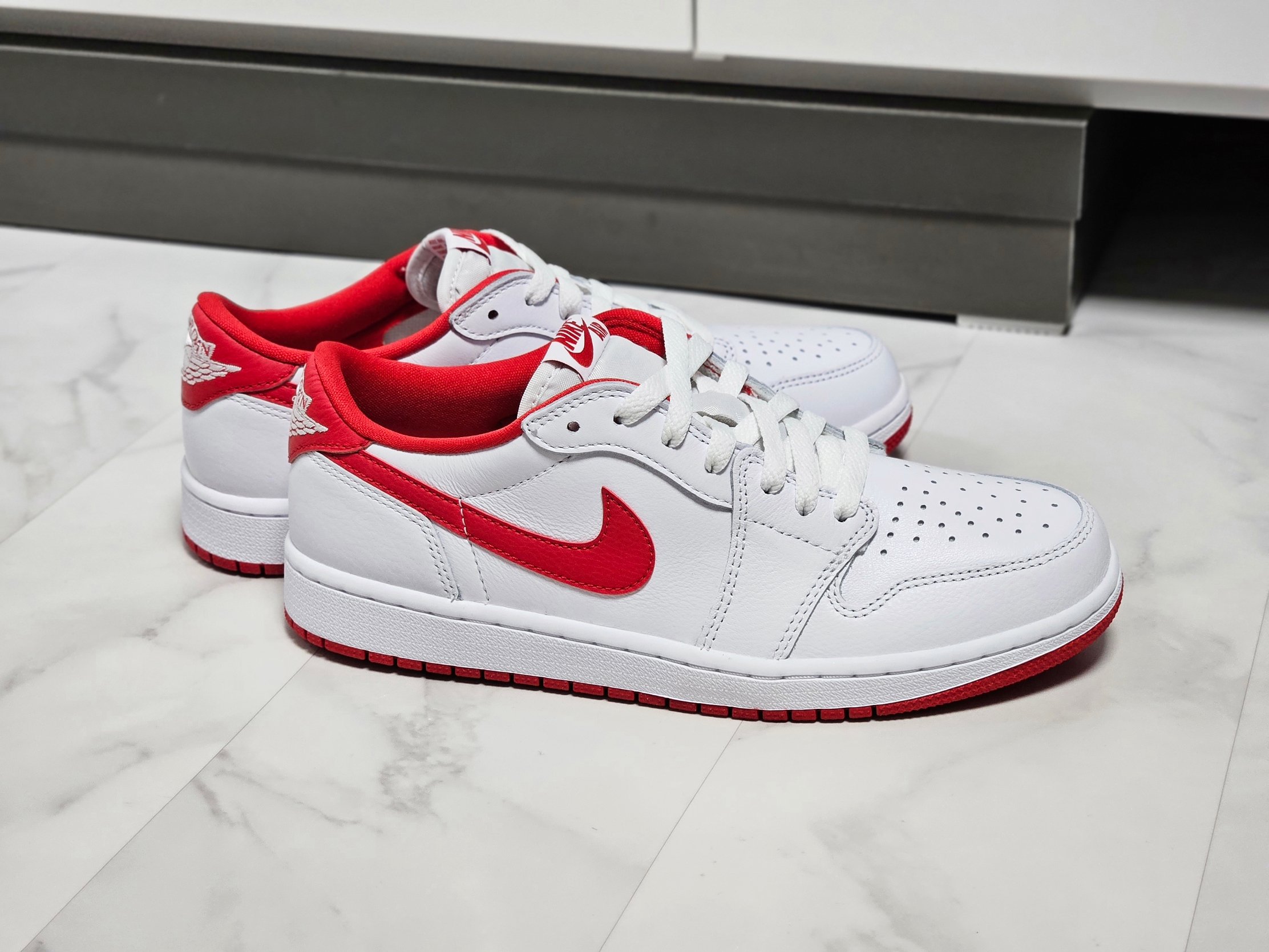 Jordan 1 Retro Low OG University Red 착용 스타일 - 7