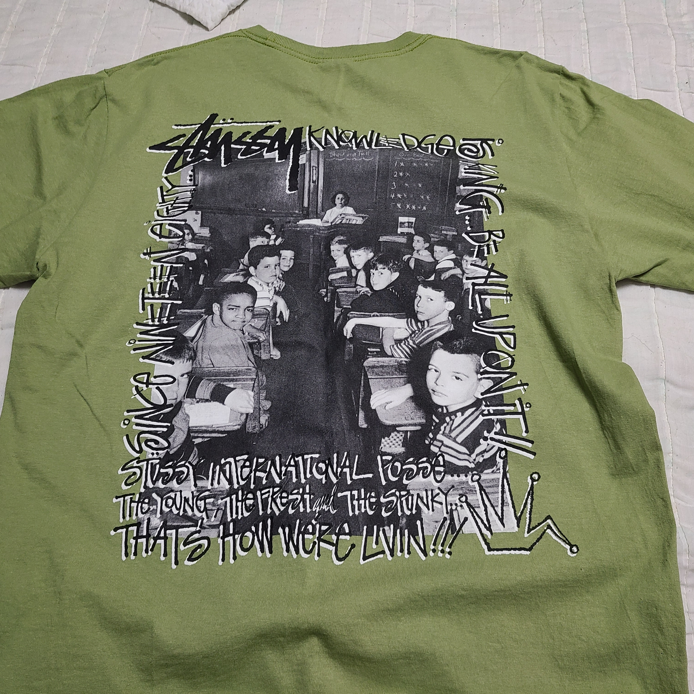 Stussy Classroom T-Shirt Moss 착용 스타일