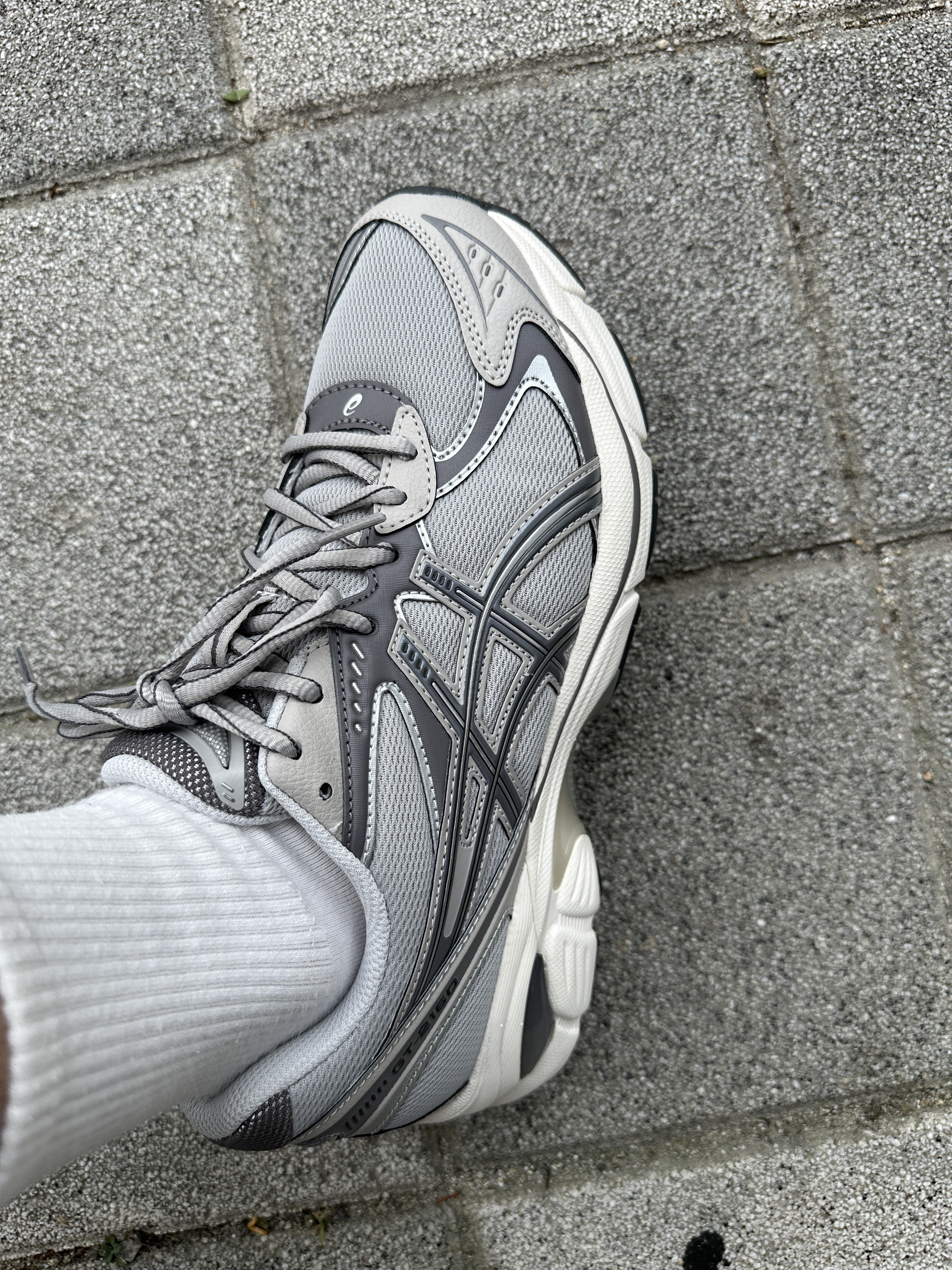 Asics GT-2160 Oyster Grey Carbon 착용 스타일 - 2