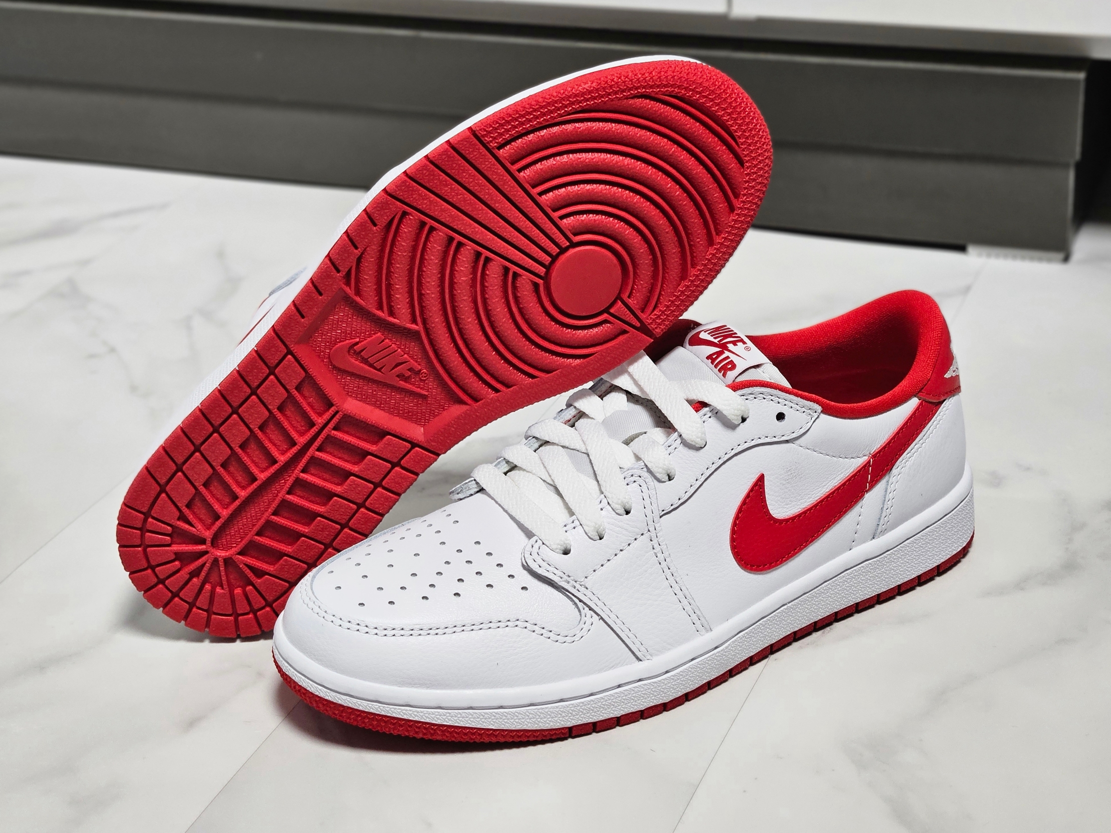 Jordan 1 Retro Low OG University Red 착용 스타일 - 8