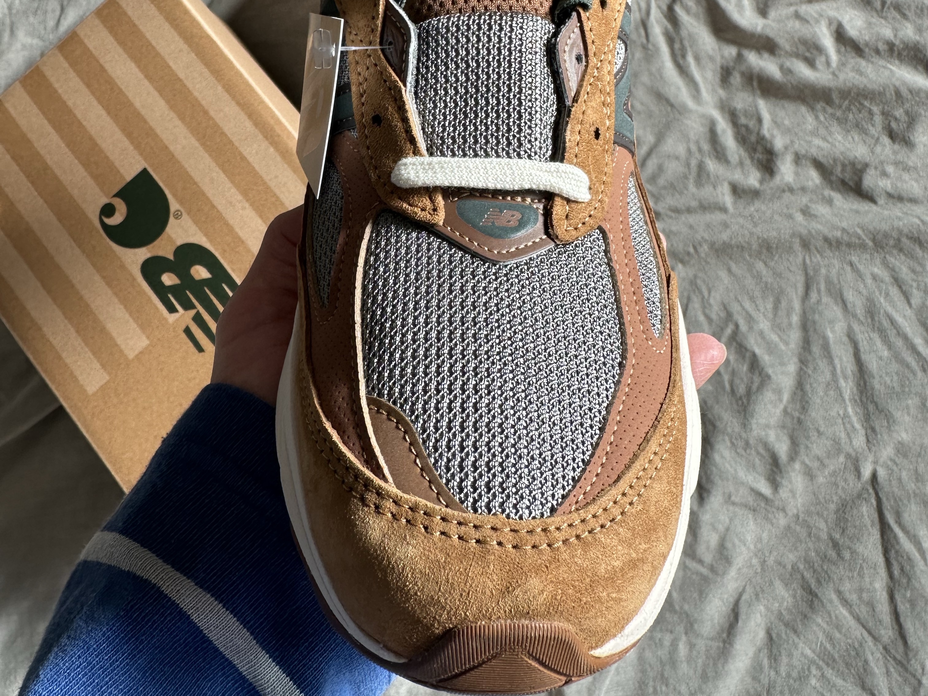 New Balance x Carhartt WIP 990v6 Made in USA Hamilton Brown Military Green 착용 스타일 - 5